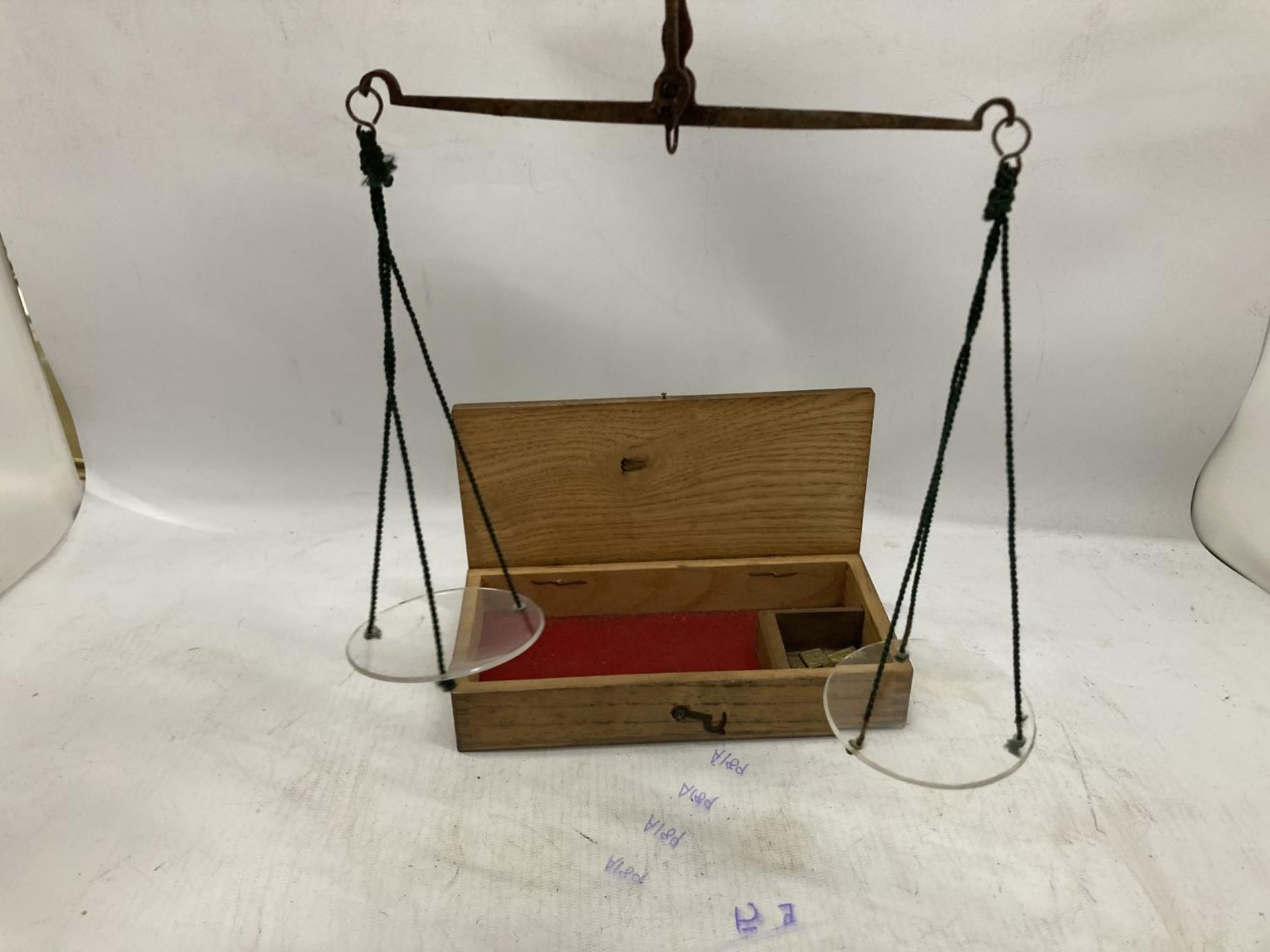 A SET OF VINTAGE JEWELLERY SCALES, BOXED