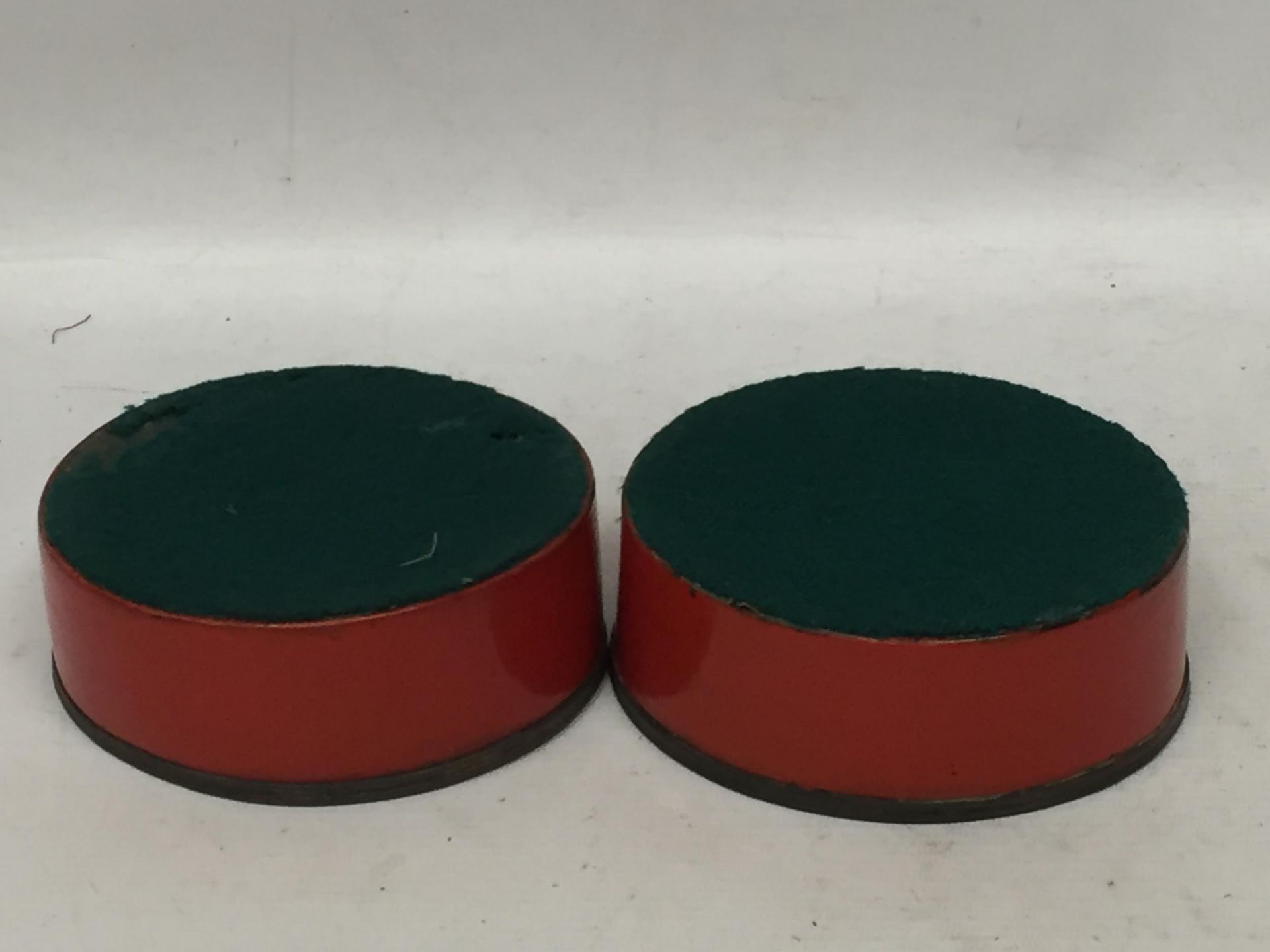 A PAIR OF GEORGIAN RED LACQUERED WINE COASTERS - Image 2 of 2