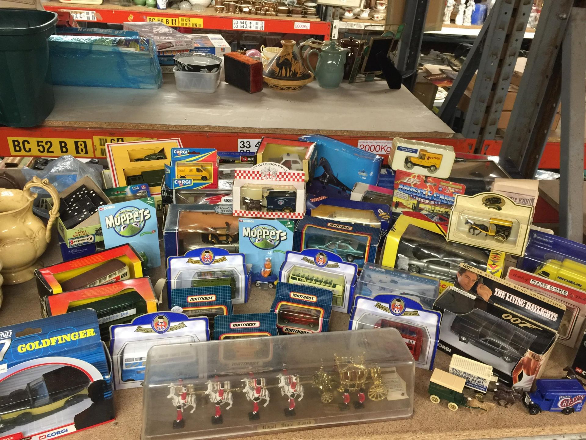 A COLLECTION OF BOXED DIECAST VEHICLES, 007, ROYAL STAGE COACH ETC - Image 3 of 3