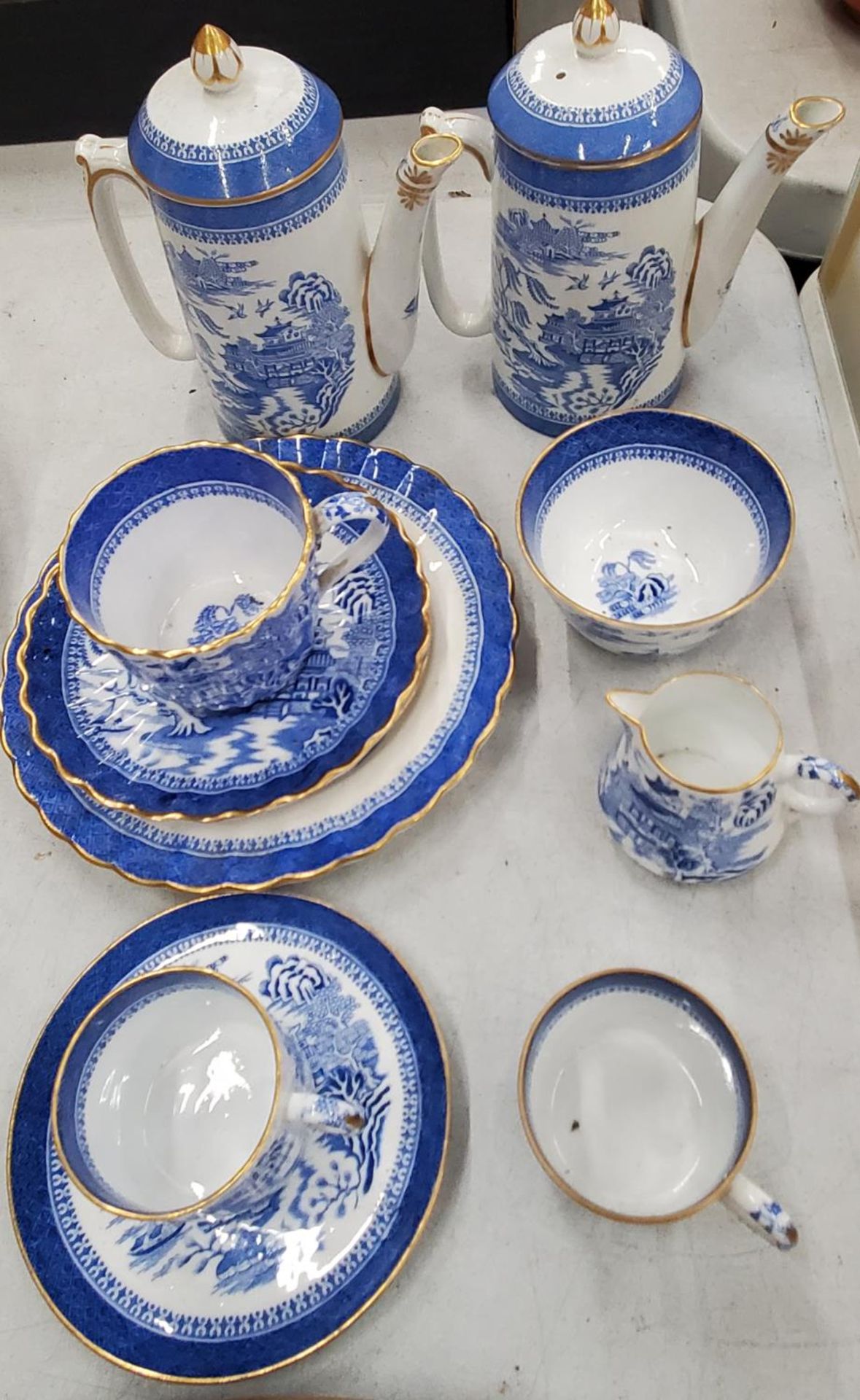 A QUANTITY OF COPELAND SPODE BLUE AND WHITE WILLOW PATTERN TO INCLUDE A MEAT PLATTER, TWO SMALL - Image 3 of 3