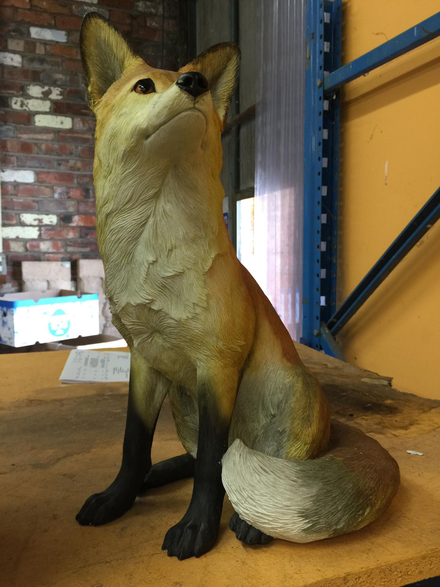 A LARGE BORDER FINE ARTS RESIN 'FOX SITTING (FIRESIDE)' MODEL NUMBER A5891, HEIGHT 41CM