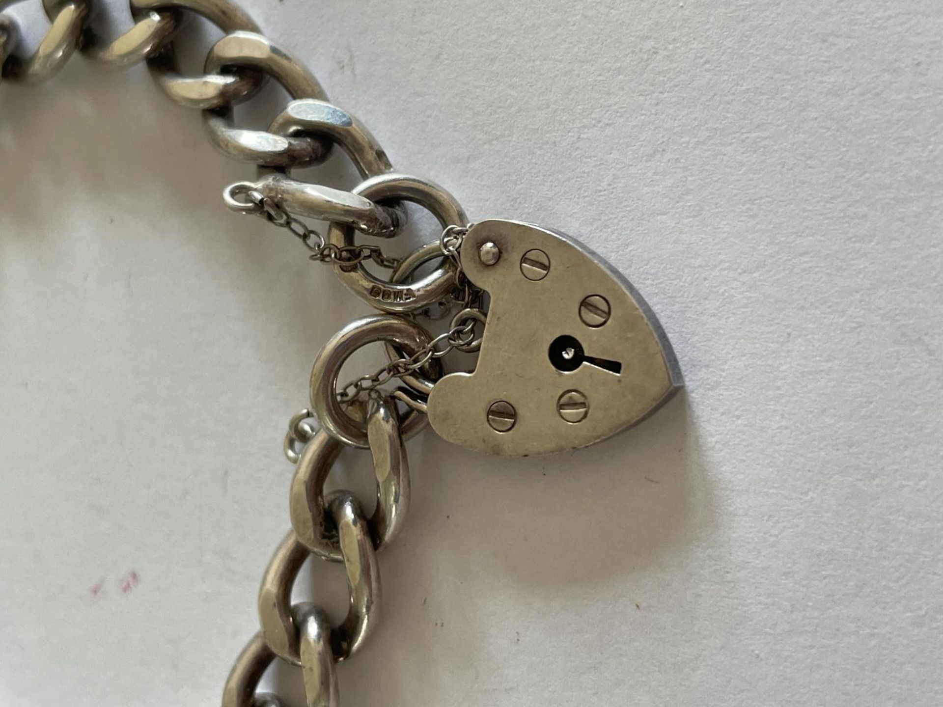 A HEAVY SILVER BRACELET WITH HEART PADLOCK - Image 2 of 2