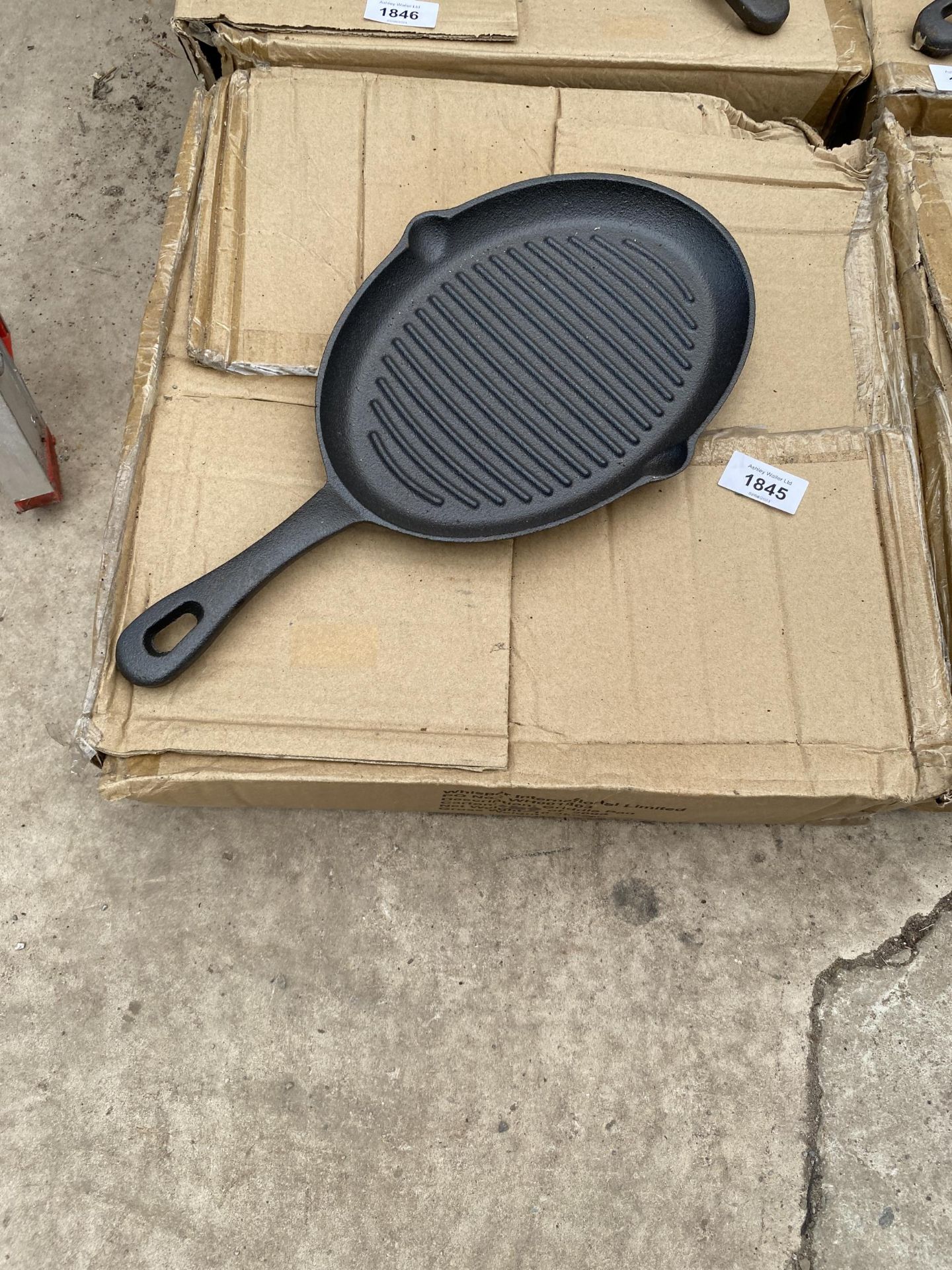 APPROXIMATELY TEN CAST IRON SKILLET PANS