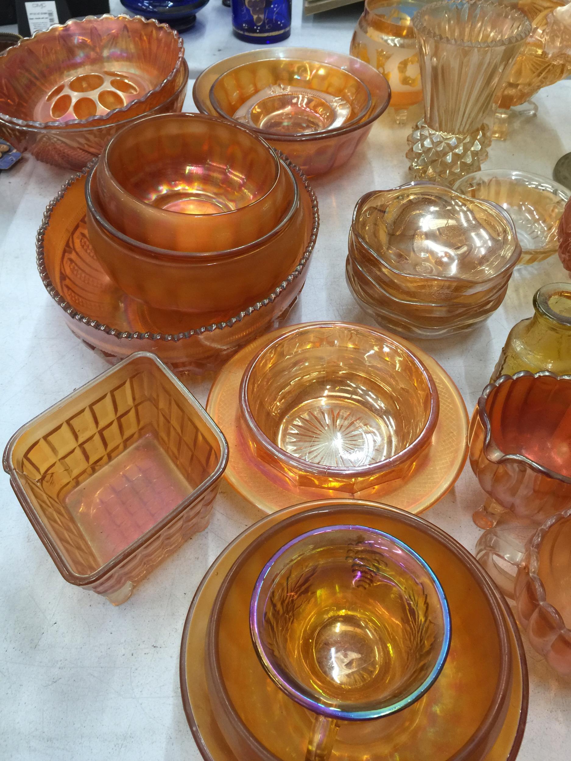 A LARGE QUANTITY OF AMBER AND CARNIVAL GLASS TO INCLUDE BOWLS AND VASES, ETC - Image 2 of 3
