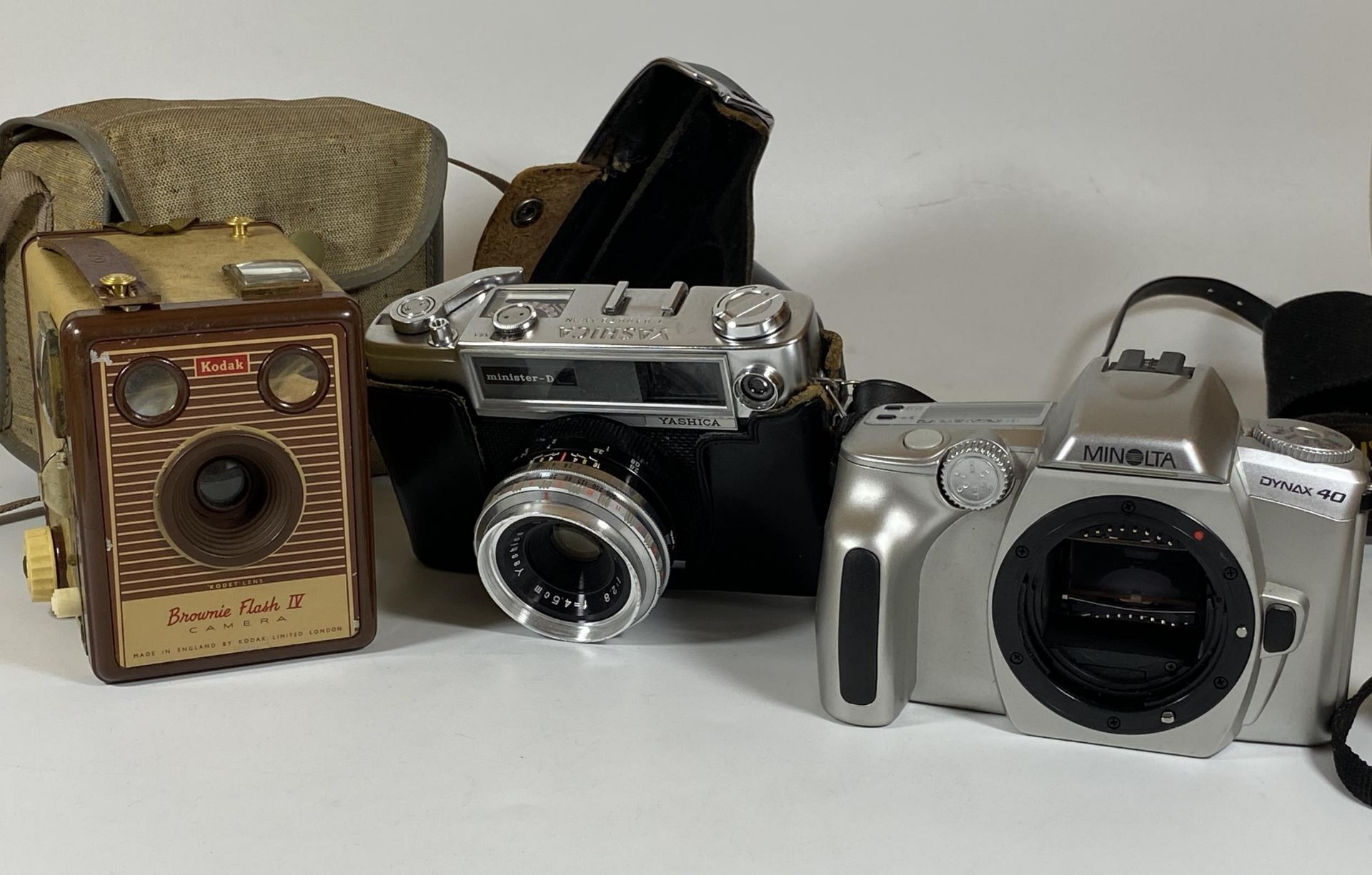 THREE VINTAGE CAMERAS - CASED KODAK BROWNIE FLASH IV, YASHICA MINISTER-D FITTED WITH 45MM LENS AND A