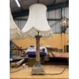 A VINTAGE OYNX AND GILT CORINTHIAN COLUMN TABLE LAMP AND SHADE