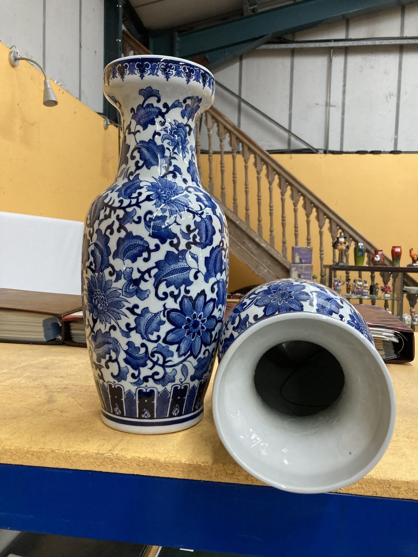 A PAIR OF CHINESE BLUE AND WHITE LARGE FLOOR VASES - Image 2 of 2