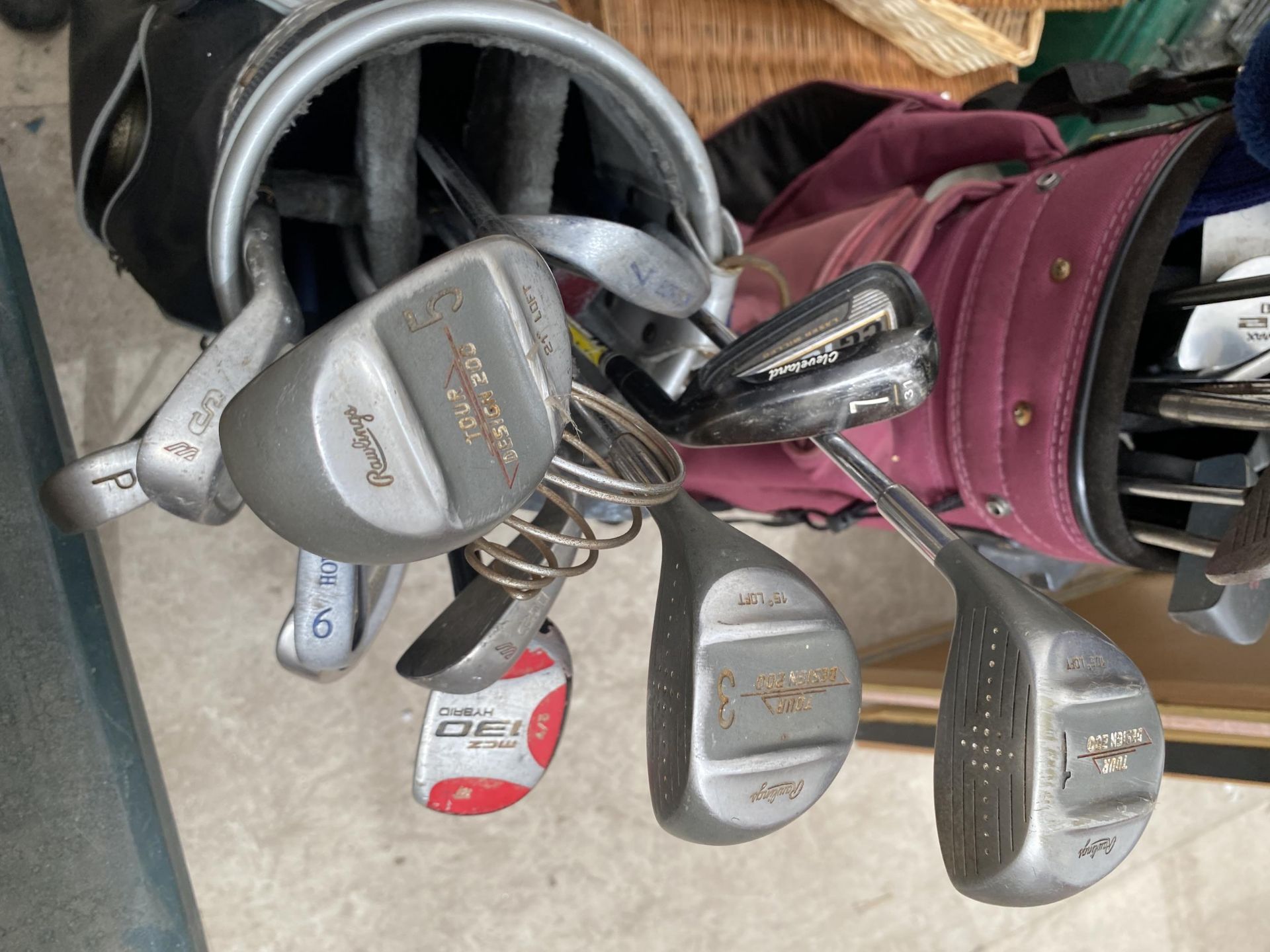 TWO GOLF BAGS AND AN ASSORTMENT OF GOLF CLUBS - Image 4 of 5