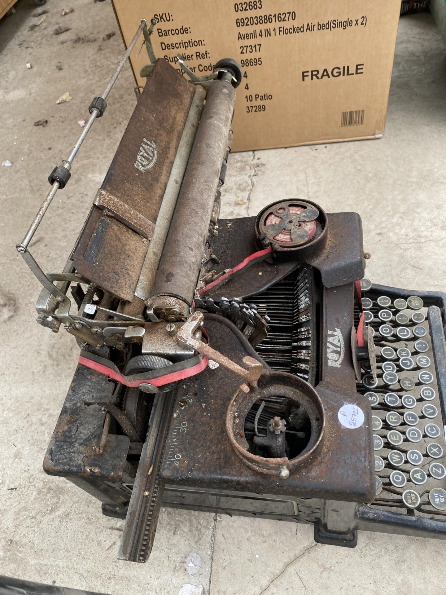 A VINTAGE ROYAL TYPE WRITER - Image 3 of 3