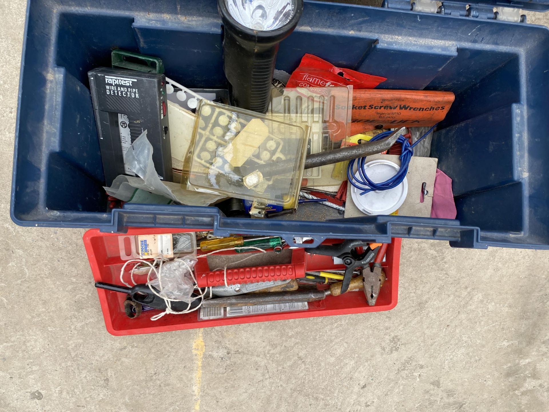 TWO PLASTIC TOOL BOXES CONTAINING AN ASSORTMENT OF TOOLS AND HARDWARE - Image 3 of 4