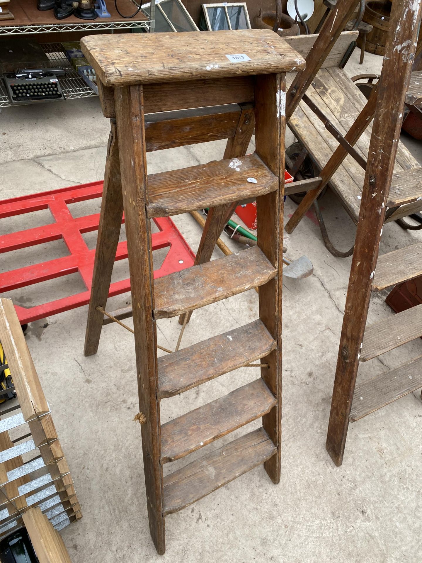 A VINTAGE FIVE RUNG WOODEN STEP LADDER