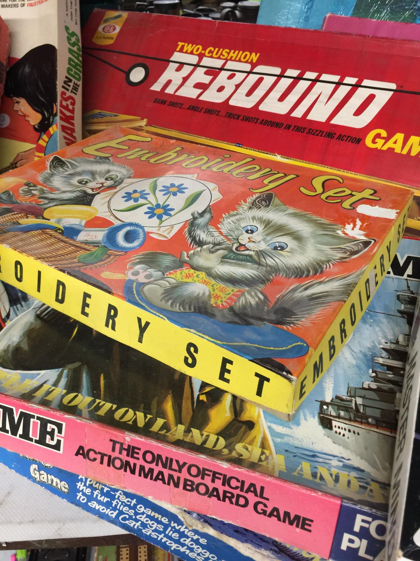 A LARGE GROUP OF BOXED VINTAGE GAMES, BATMAN SWOOPS DOWN ETC - Image 4 of 5