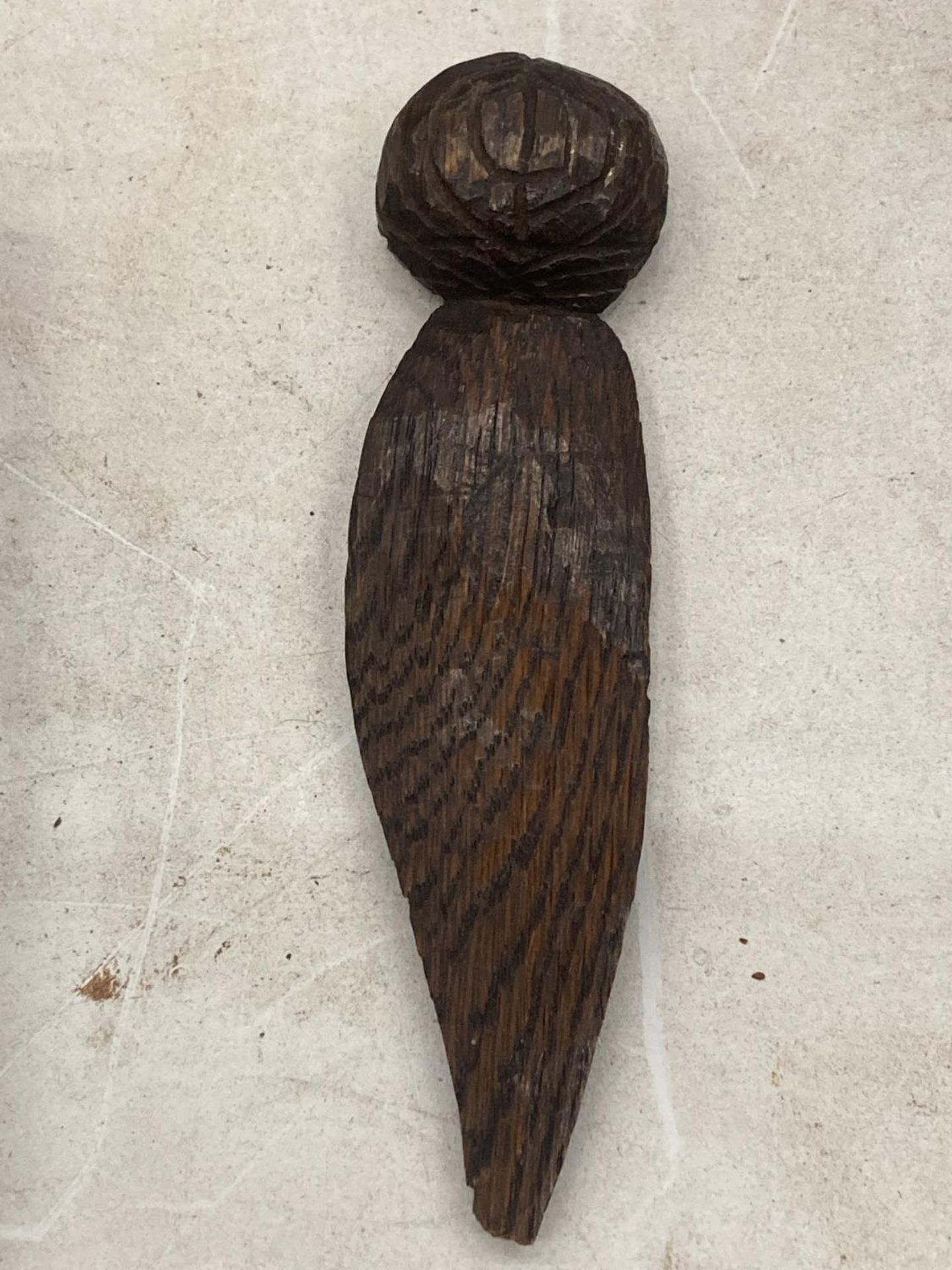 A VINTAGE CARVED WOODEN LETTER OPENER IN THE GUISE OF A HOLY MAN - Image 2 of 3