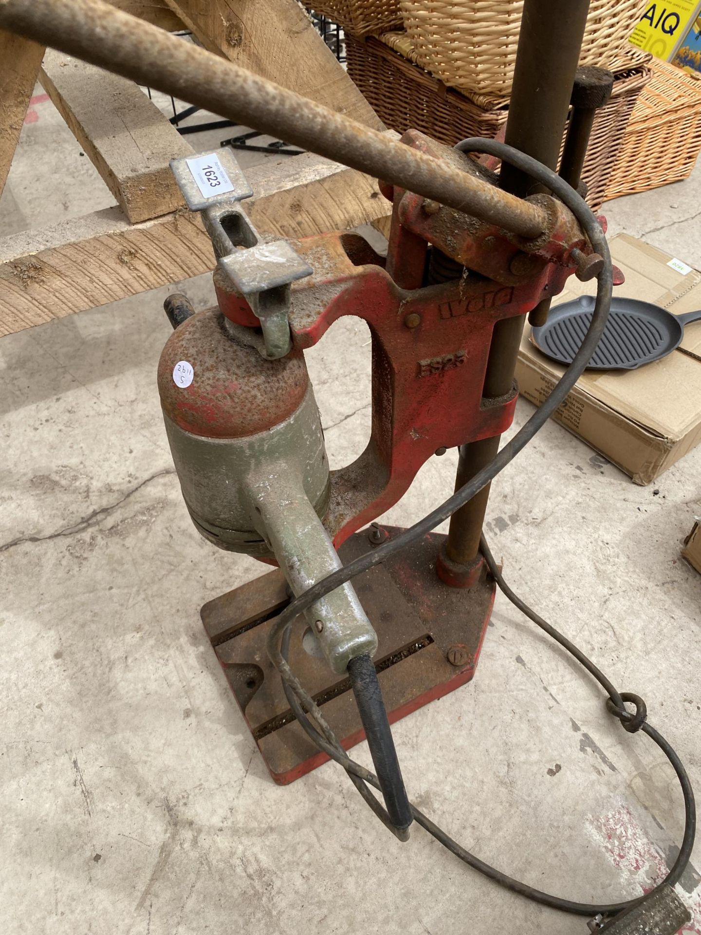 A VINTAGE WOLF DRILL STAND AND DRILL - Image 2 of 3