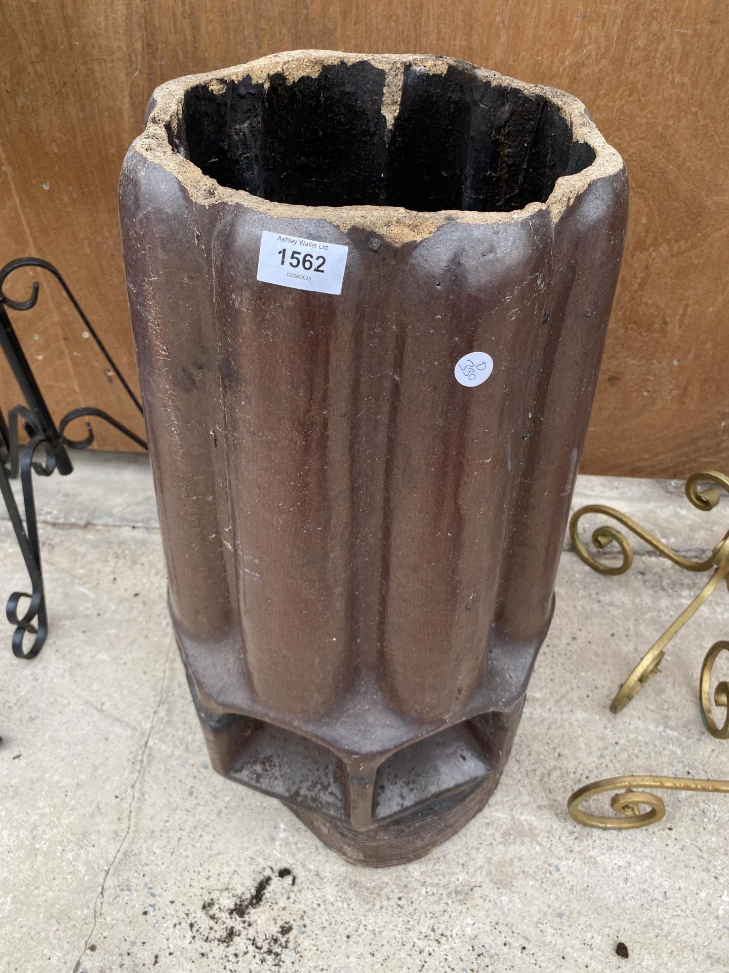 A DECORATIVE CHIMNEY POT