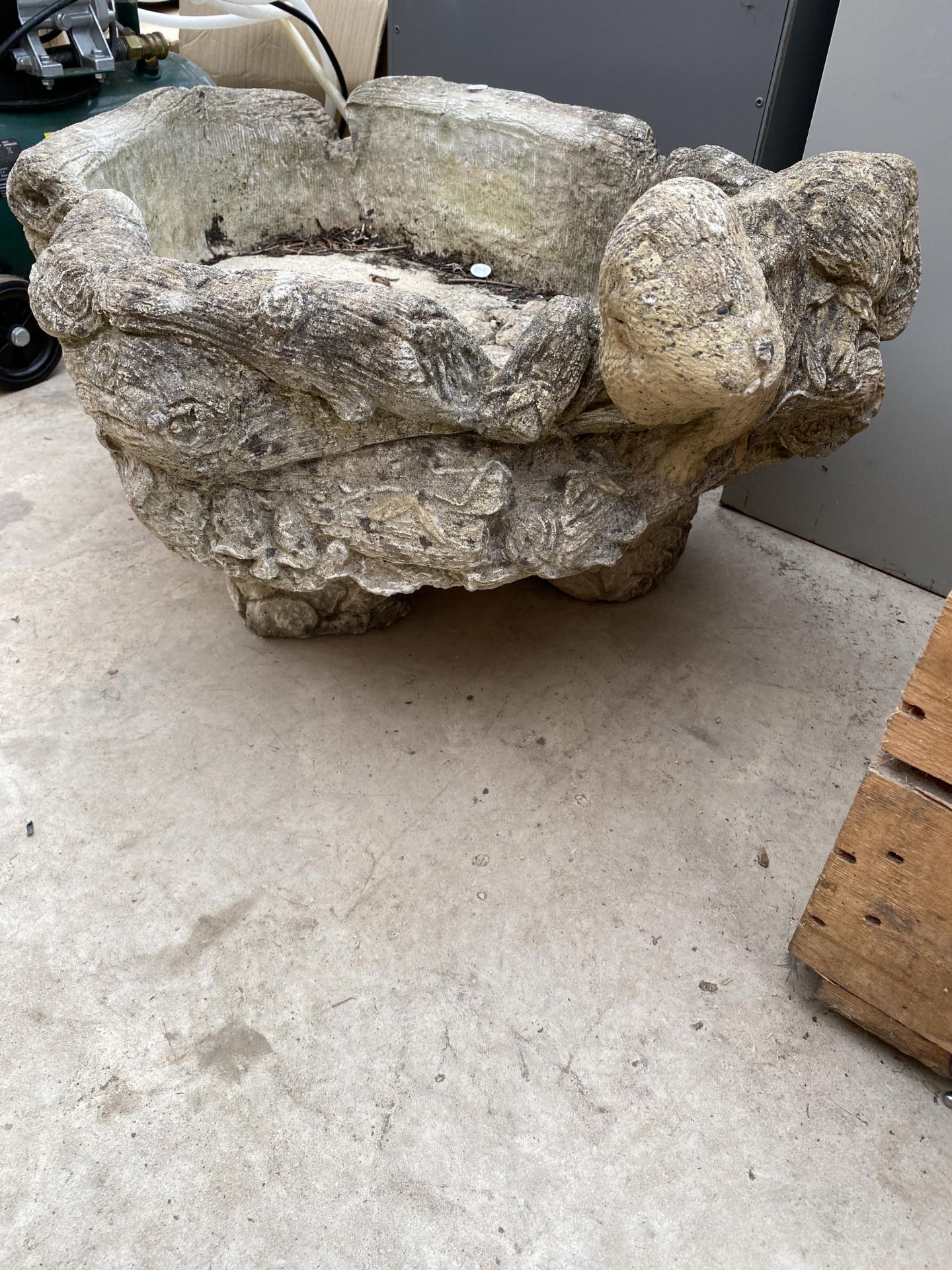 A RECONSTITUTED STONE PLANTER WITH BASE AND OTTER DECORATION - Image 2 of 4
