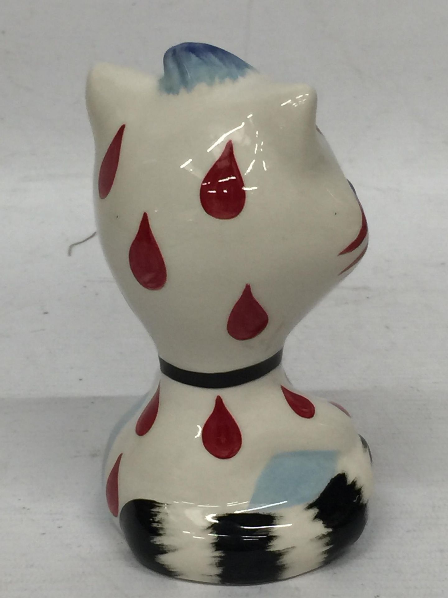 A LORNA BAILEY HAND PAINTED AND SIGNED CAT 'TAD' - Image 2 of 5