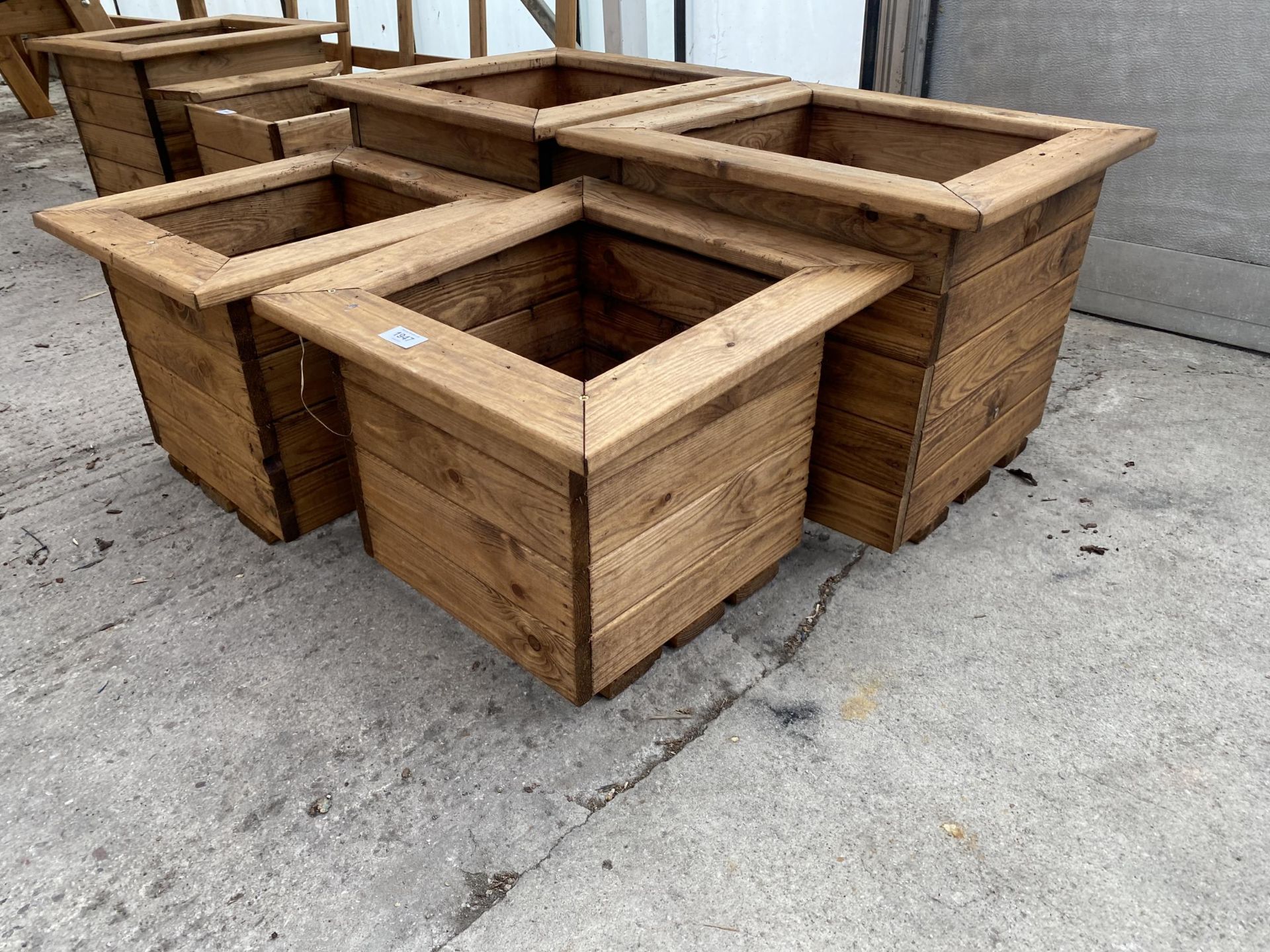 THREE AS NEW EX DISPLAY CHARLES TAYLOR PLANTERS *PLEASE NOT VAT TO BE CHARGED ON THIS LOT* - Image 2 of 4