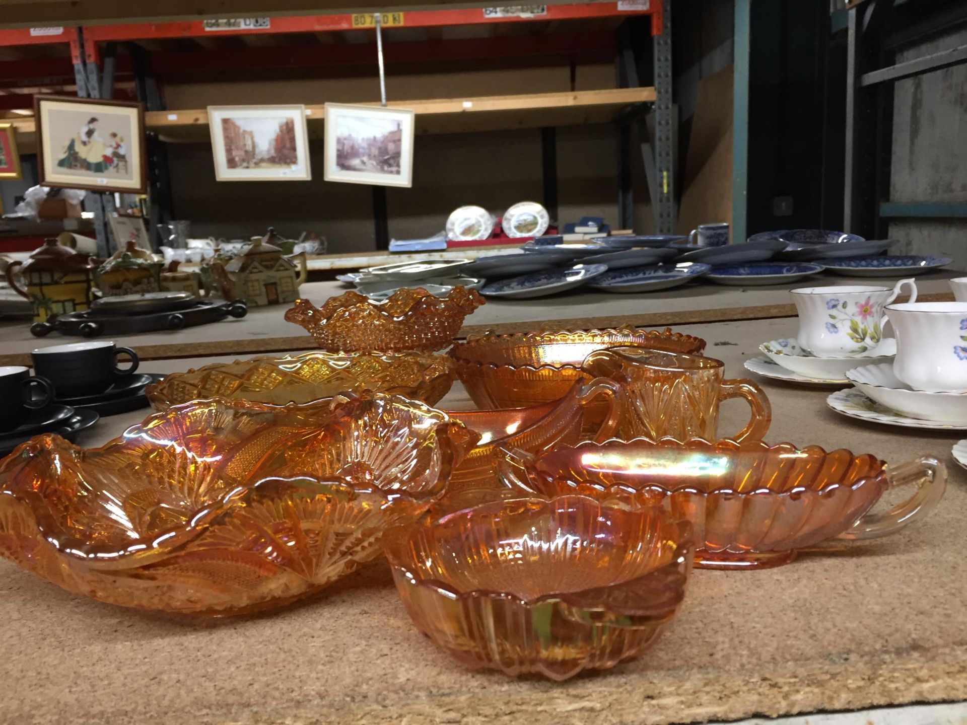 A COLLECTION OF CARNIVAL GLASS DISHES - Image 3 of 3