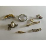 SEVEN VARIOUS BROOCHES
