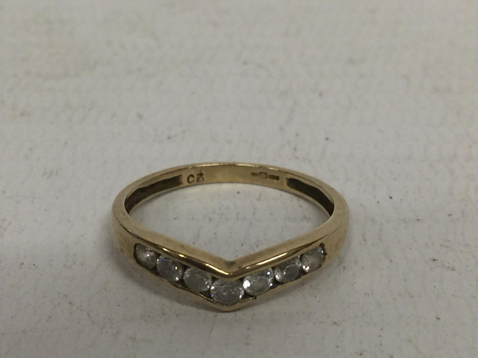 A 9 CARAT GOLD RING WITH SEVEN CUBIC ZIRCONIA STONES - Image 2 of 2