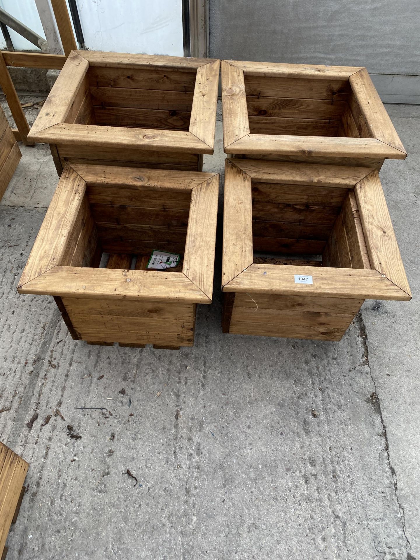 THREE AS NEW EX DISPLAY CHARLES TAYLOR PLANTERS *PLEASE NOT VAT TO BE CHARGED ON THIS LOT*