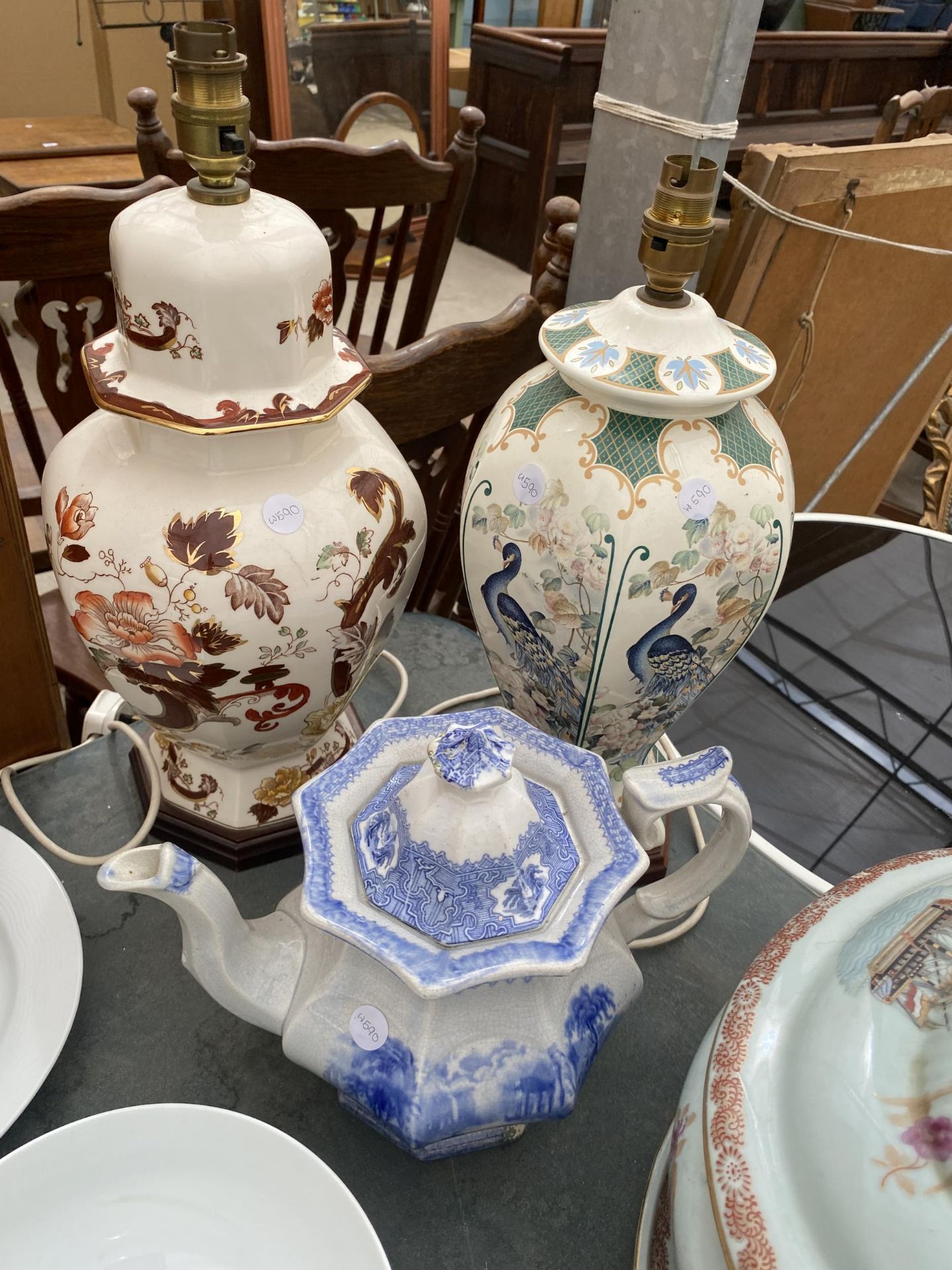 AN ASSORTMENT OF CERAMIC ITEMS TO INCLUDE TWO ORIENTAL STYLE LAMPS AND A TUREEN ETC - Image 2 of 3