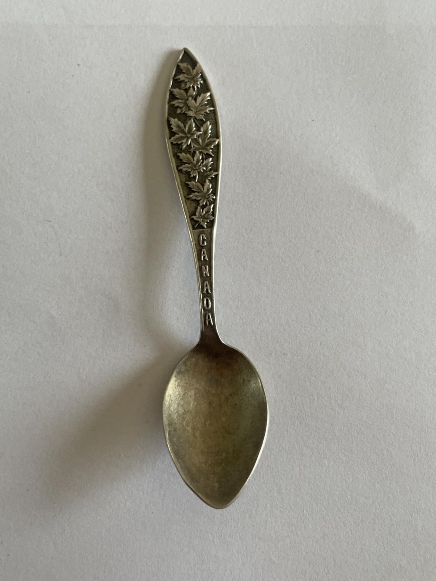 A HALLMARKED BIRMINGHAM SILVER NAPKIN RING AND A MARKED STERLING SPOON - Image 2 of 4