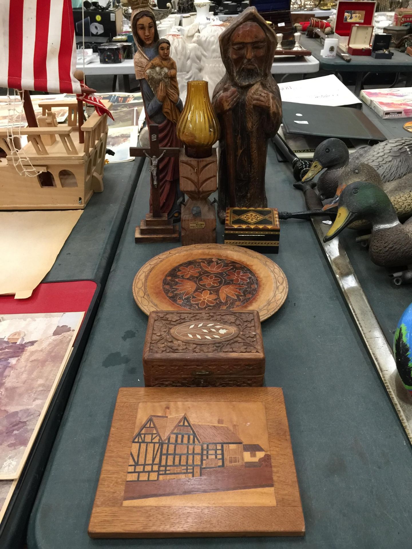 A QUANTITY OF TREEN ITEMS TO INCLUDE BOXES, LARGE RELIGIOUS FIGURES, A CRUCIFIX, OIL LAMP, ETC