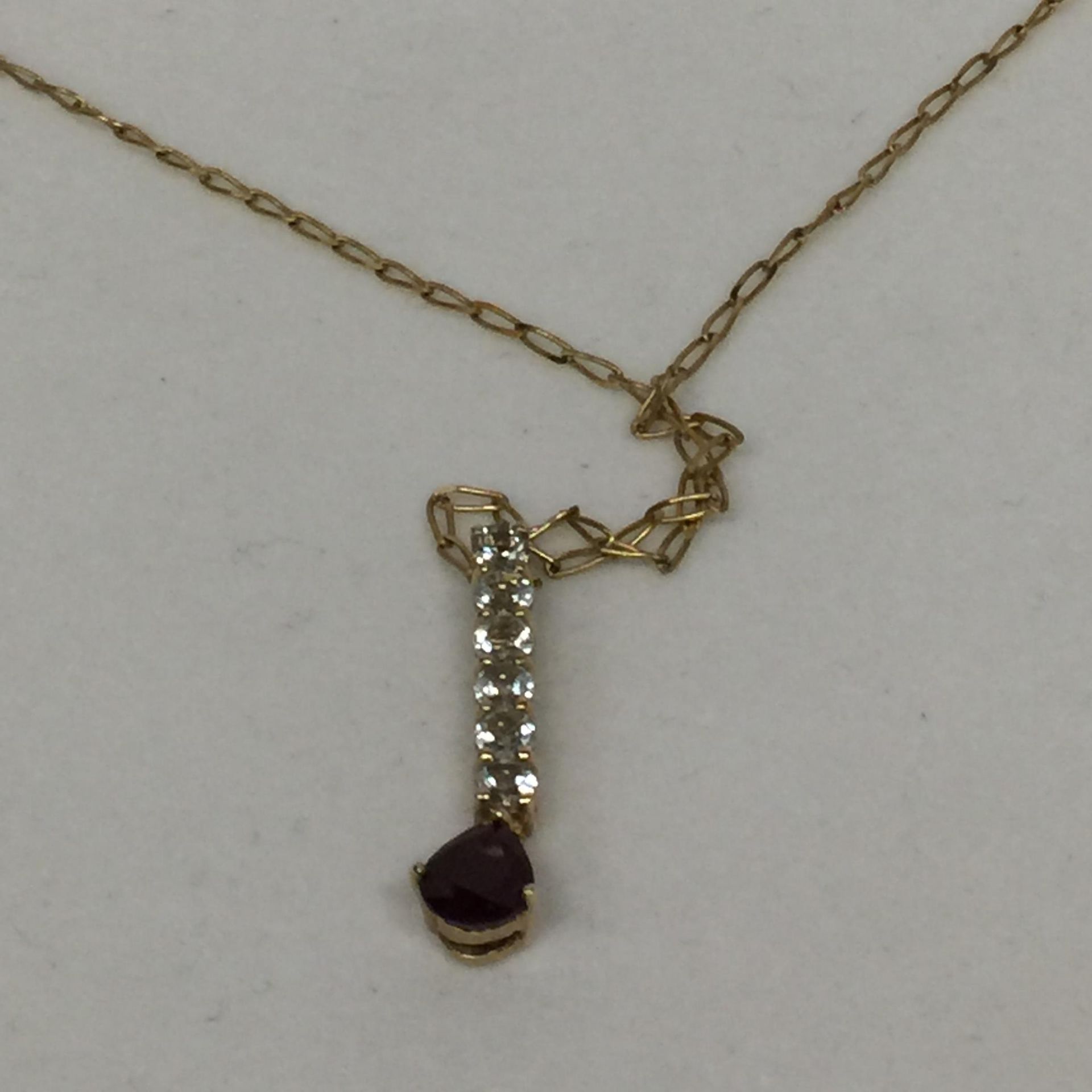 A 9 CARAT GOLD NECKLACE AND PENDANT WITH GARNETS AND CUBIC ZIRCONIAS - Image 2 of 2