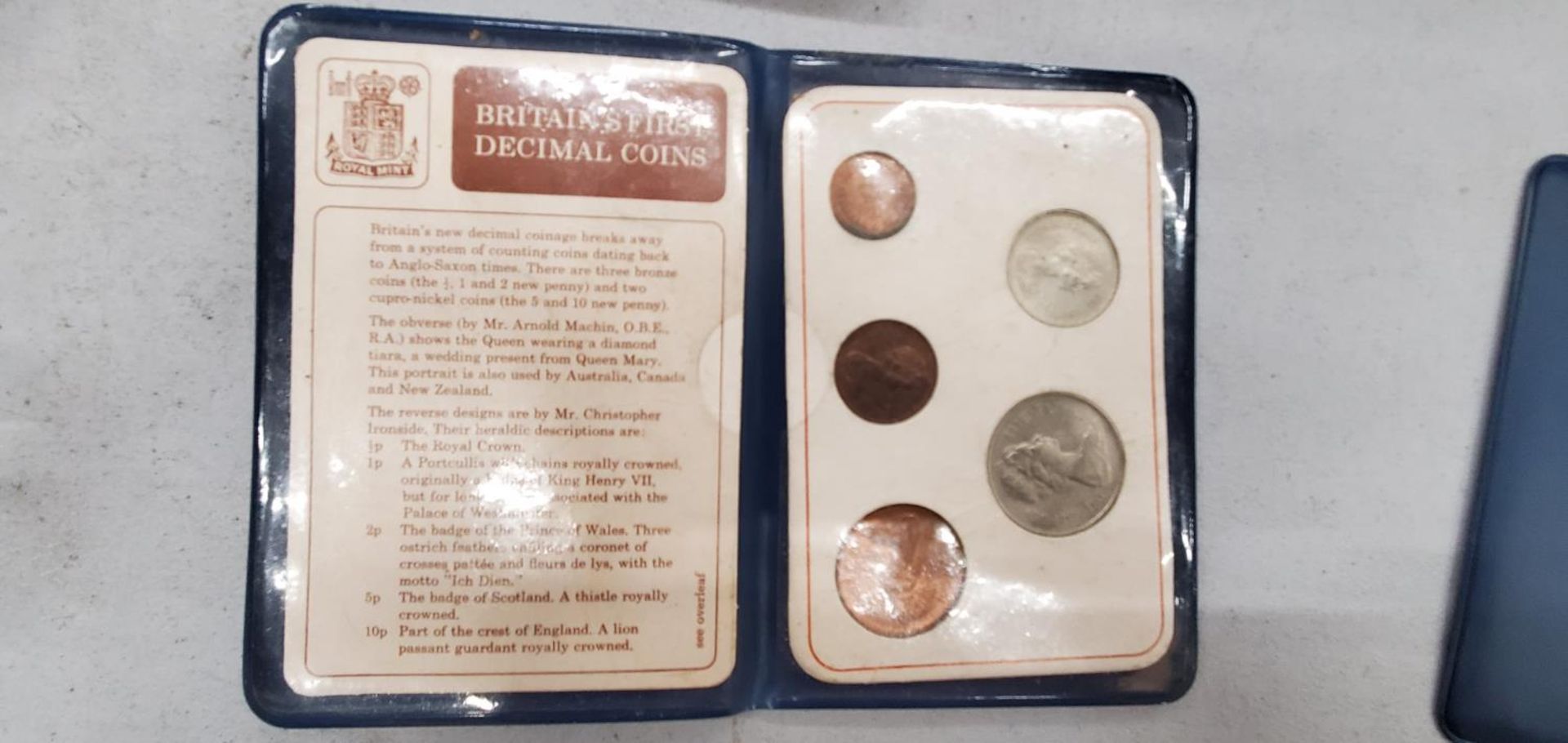 THREE COLLECTORS WALLETS OF BRITAIN'S FIRST DECIMAL COINS - Bild 2 aus 5