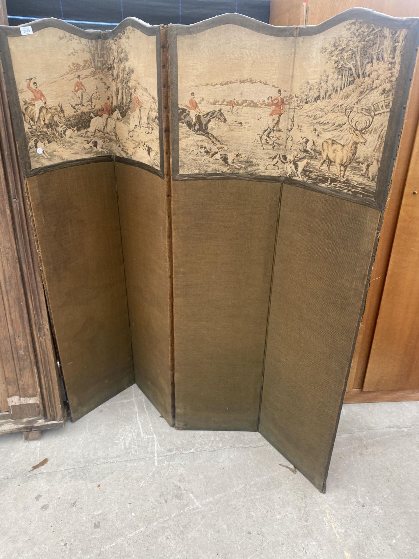 A FOUR DIVISION SCREEN DECORATED WITH HUNTING SCENES - Image 4 of 4