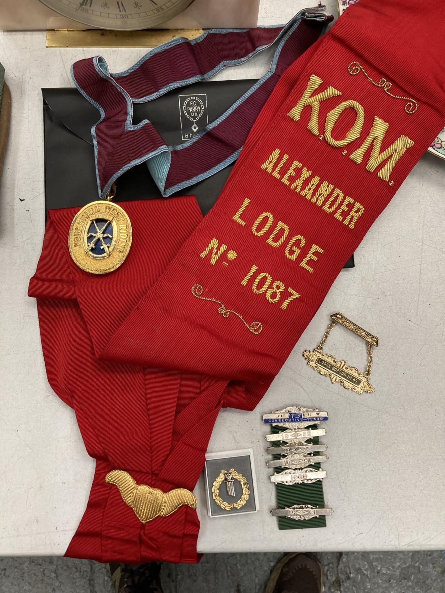 A QUANTITY OF MASONIC ITEMS TO INCLUDE A K. O. M. ALEXANDER LODGE NO. 1087 SASH, PLUS A MEDAL AND - Image 4 of 4