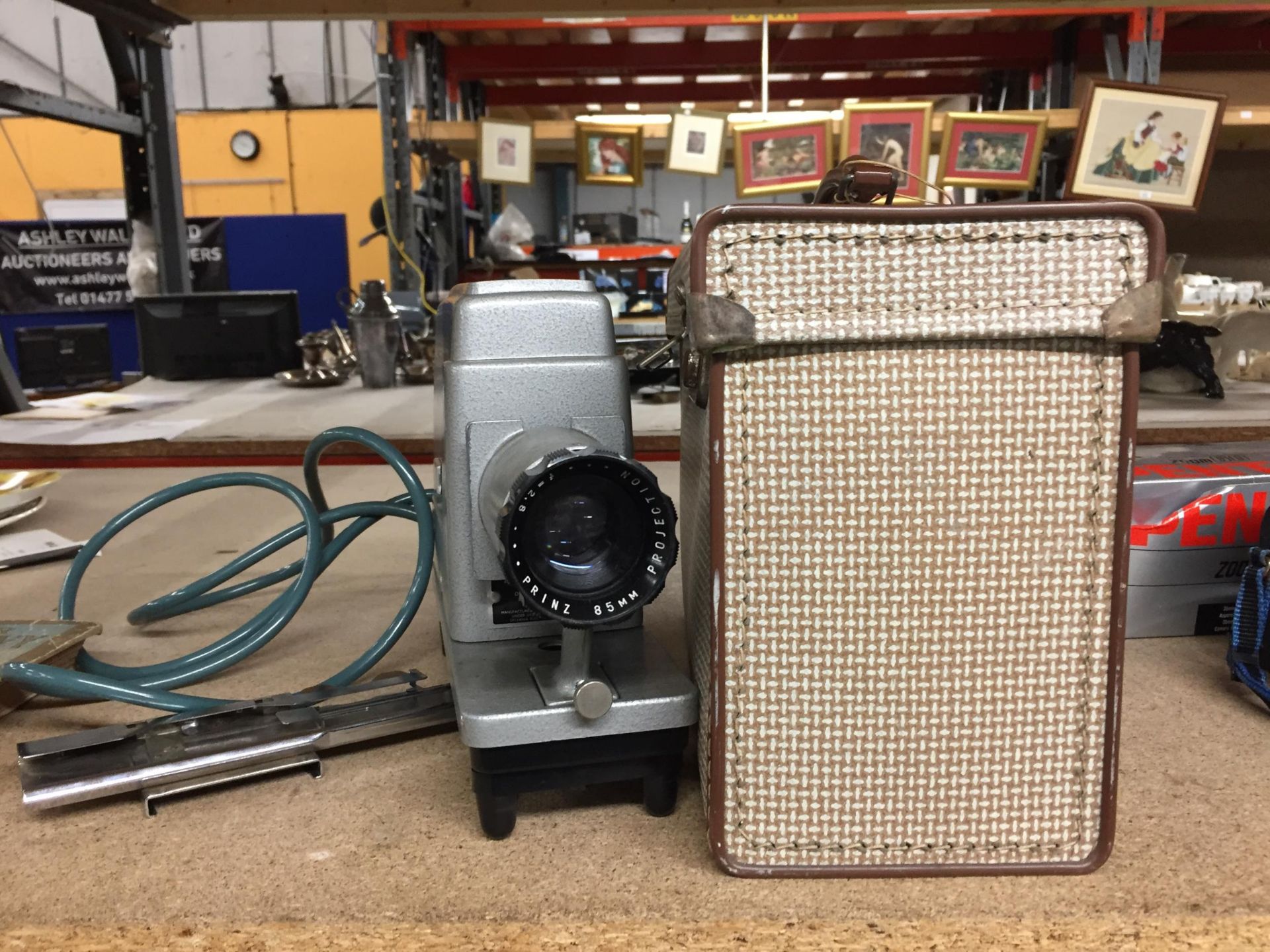 A VINTAGE PRINZ 300 PROJECTOR AND CASE