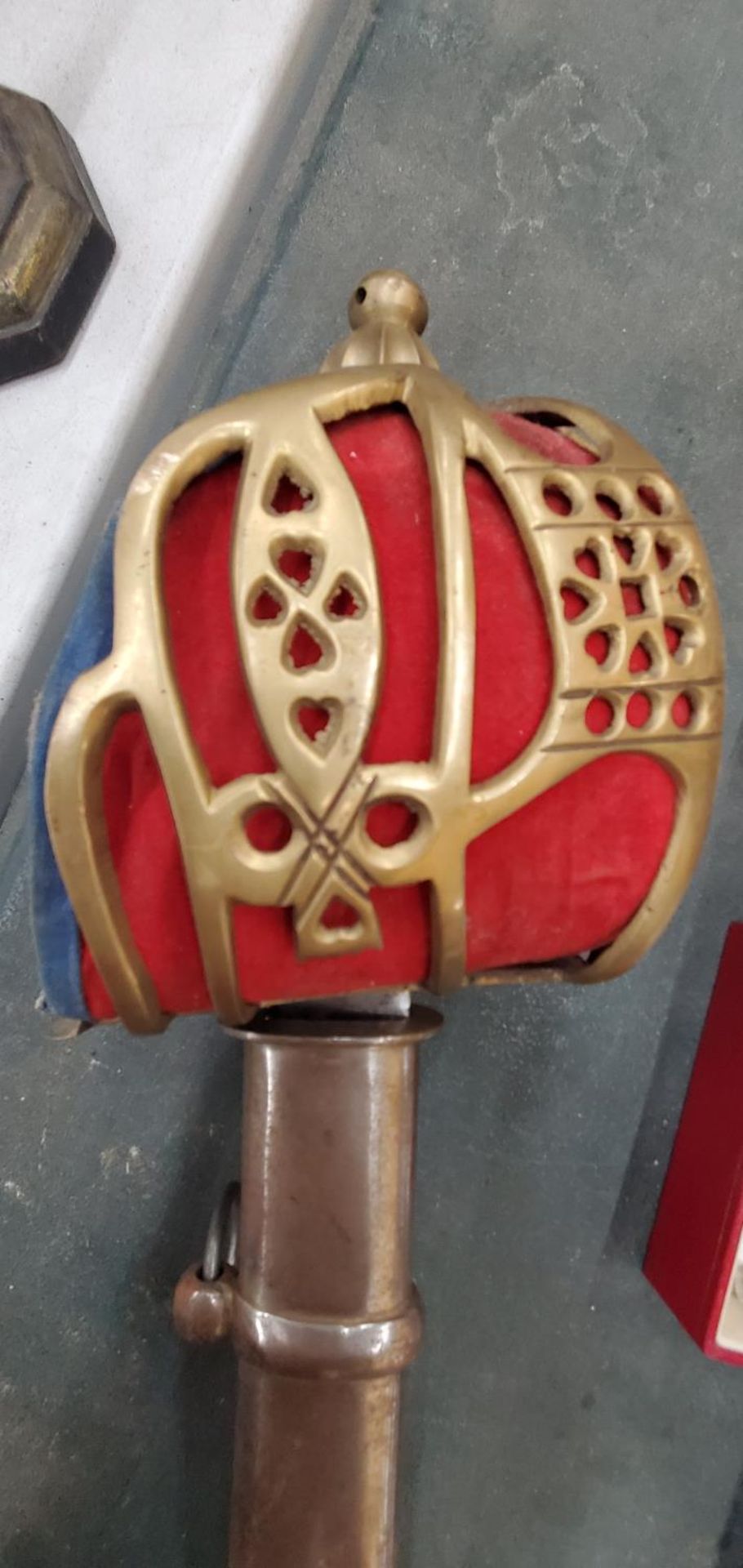 A SCOTTISH CLAYMORE STYLE SWORD WITH A BASKET HILT - Image 4 of 4