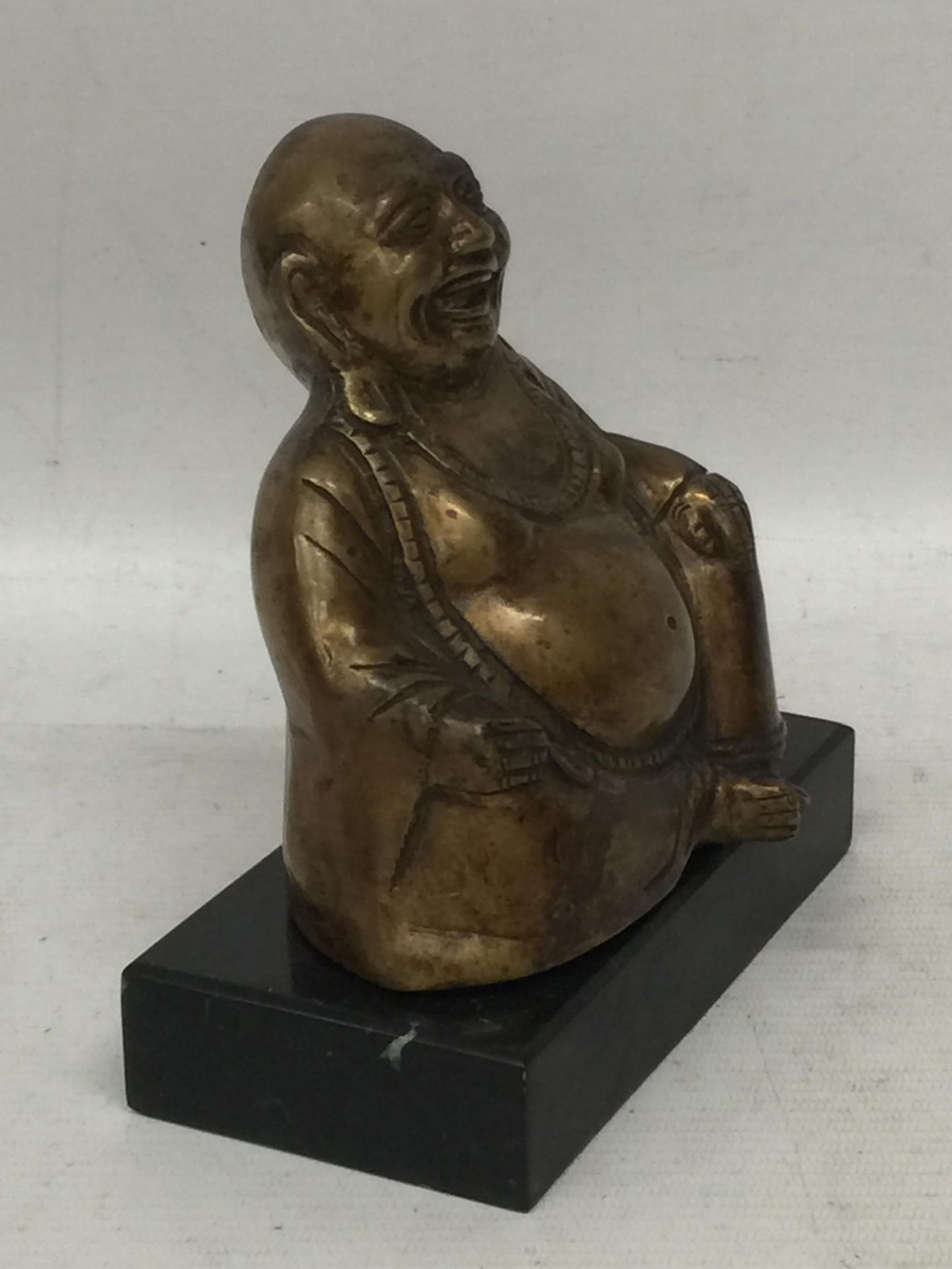 A BRONZE EFFECT MODEL OF A BUDDHA ON MARBLE BASE - Image 2 of 3