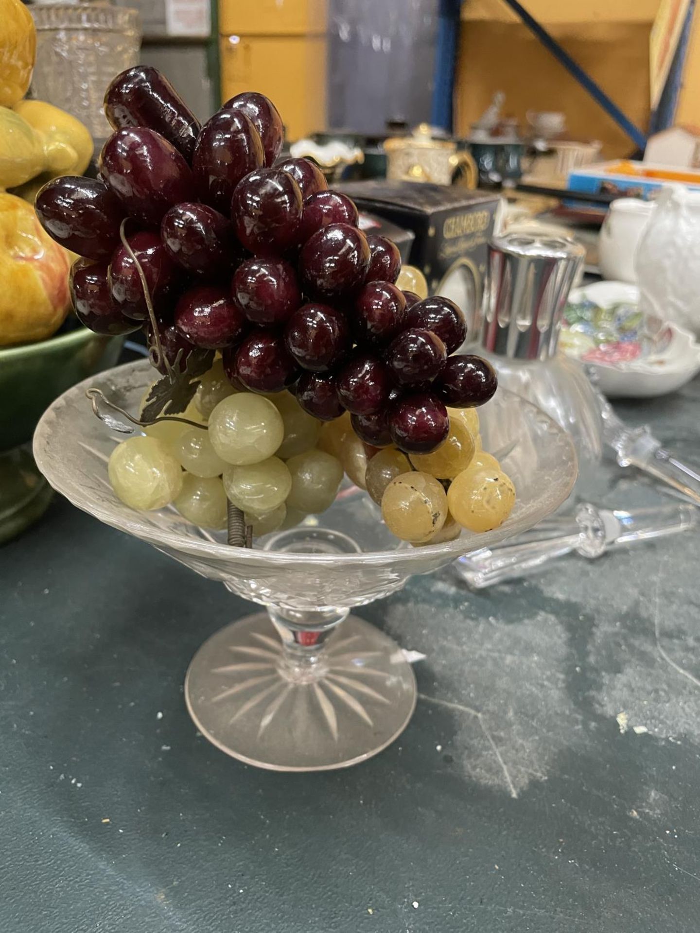 A VINTAGE BOWL OF CERAMIC FRUIT, A GLASS FOOTED BOWL AND THREE BUNCHES OF GLASS GRAPES - Image 3 of 3