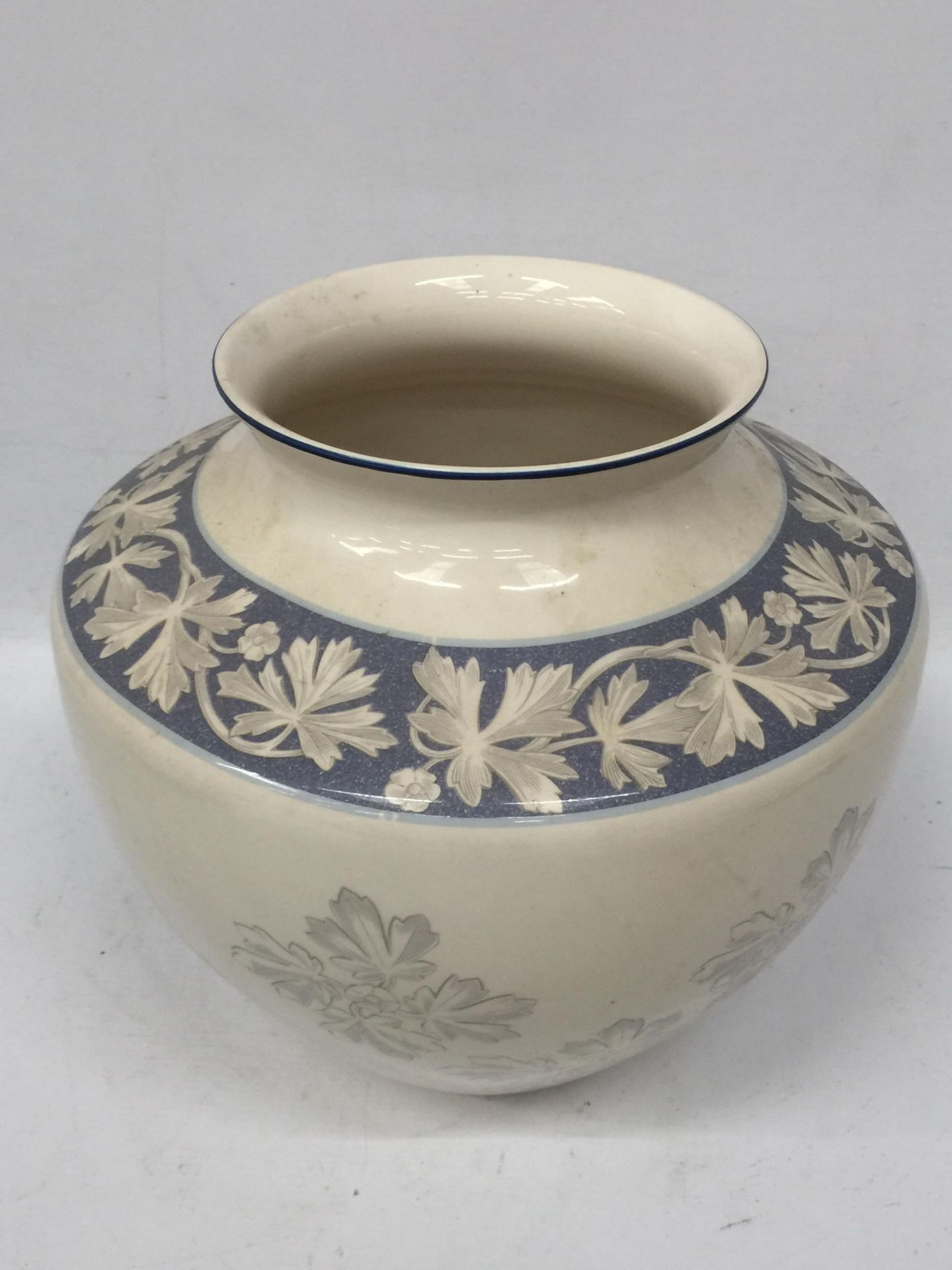 A WEDGWOOD INTERIORS EARTHENWARE VASE - Image 2 of 3