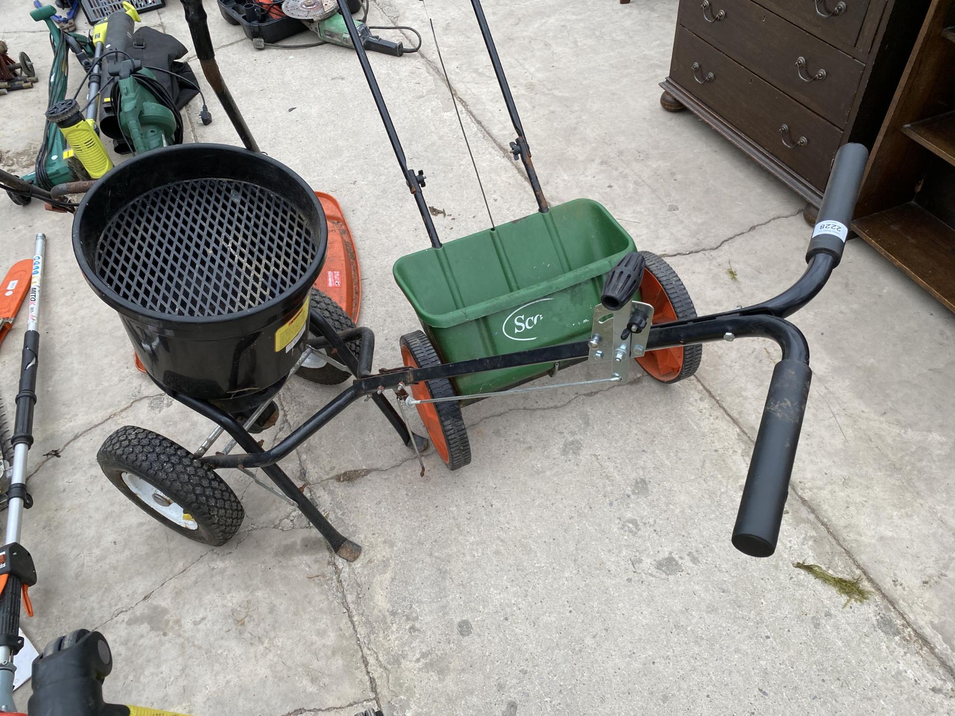 THREE GARDEN ITEMS TO INCLUDE TWO GRASS SEEDERS AND A PETROL FLYMO - Image 3 of 3