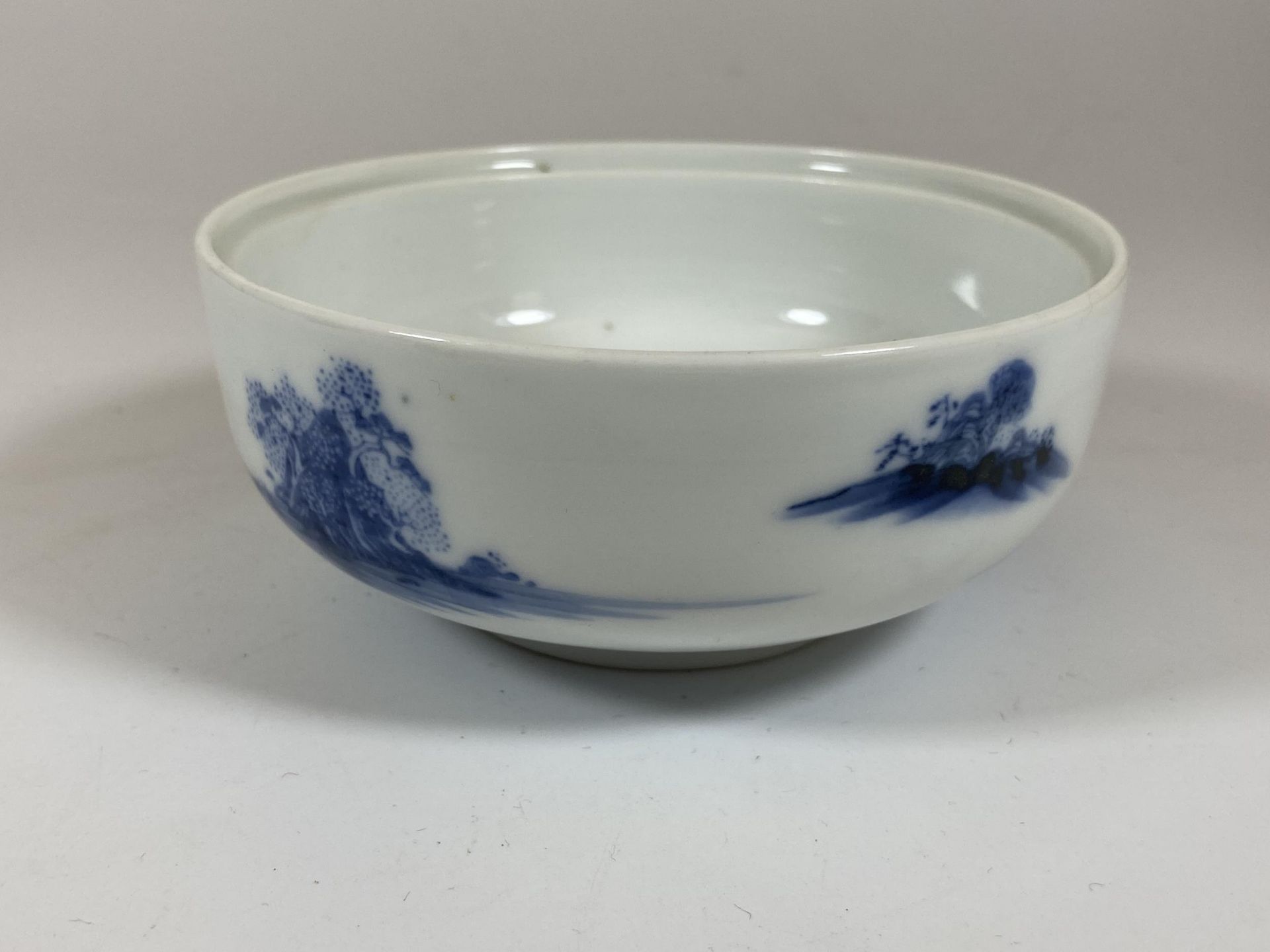 A CHINESE BLUE AND WHITE PORCELAIN BRUSH WASHER DISH, DIAMETER 11CM - Image 2 of 4