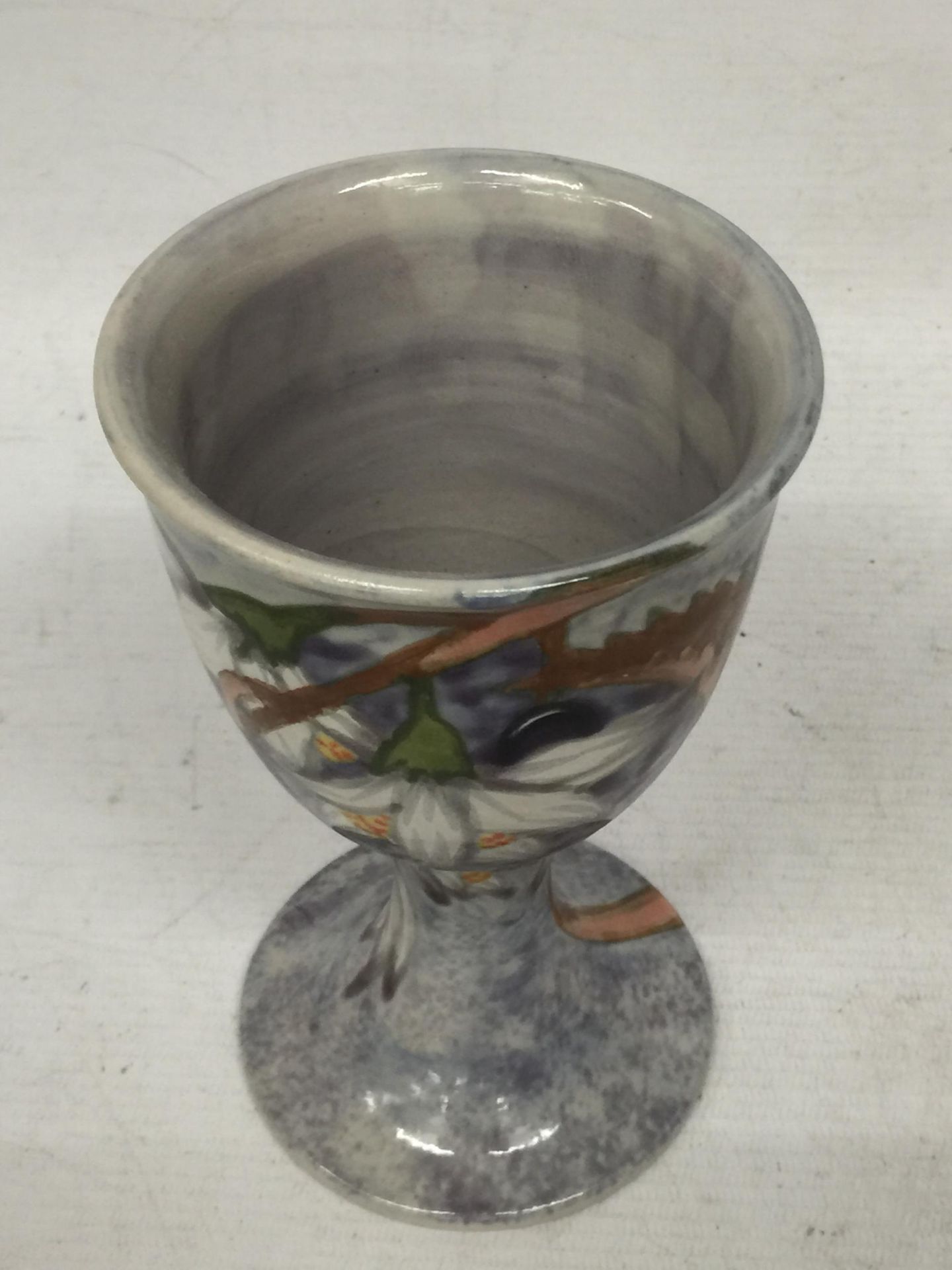 A COBRIDGE STONEWARE FLORAL GOBLET - Image 4 of 5