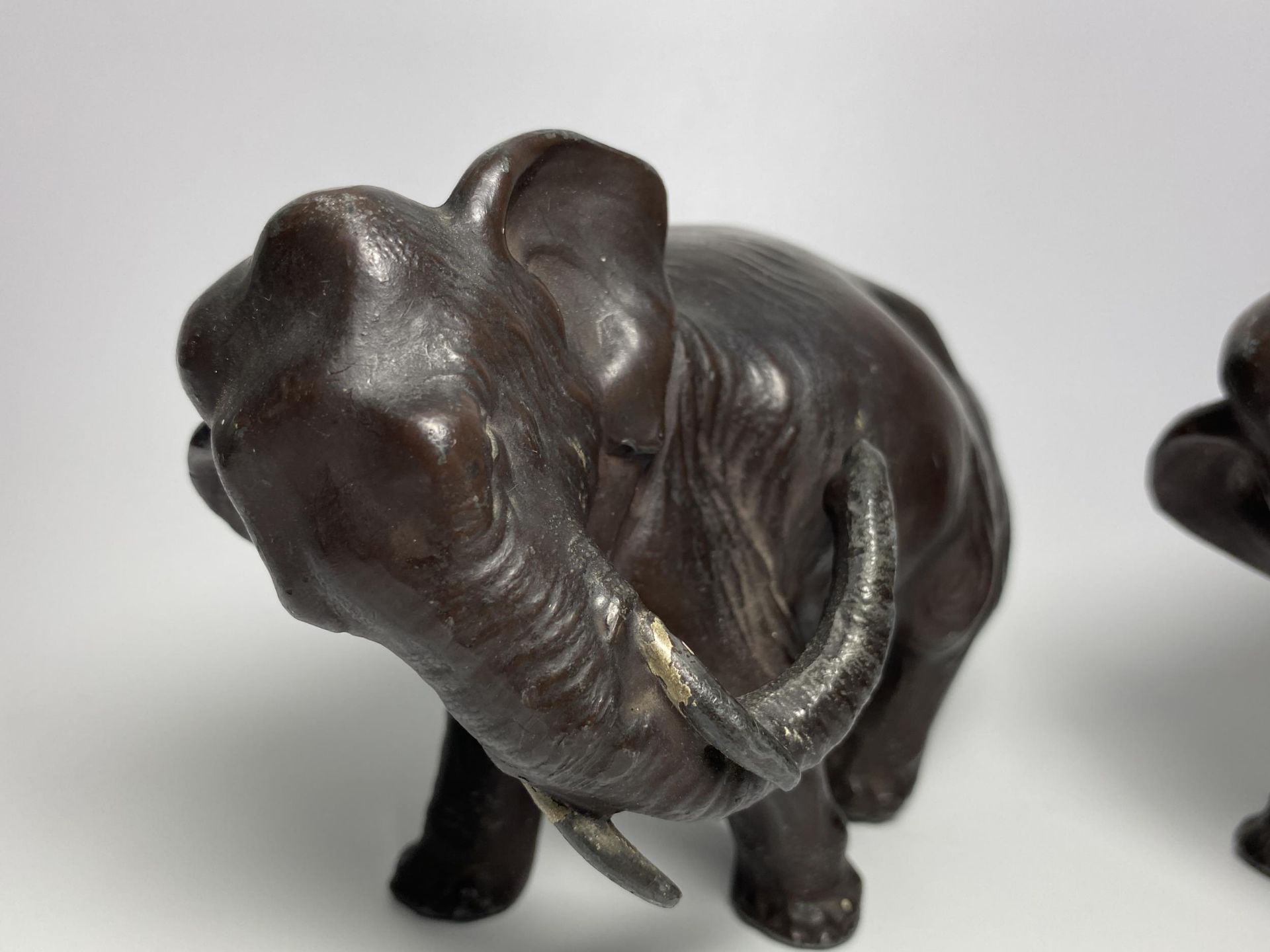 A PAIR OF EARLY 20TH CENTURY JAPANESE METAL MODELS OF ELEPHANTS, 10 X 14CM - Image 3 of 7