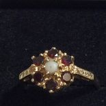 A 9CT GOLD RING WITH GARNETS AND A SEED PEARL, WEIGHT 2.5G, SIZE P