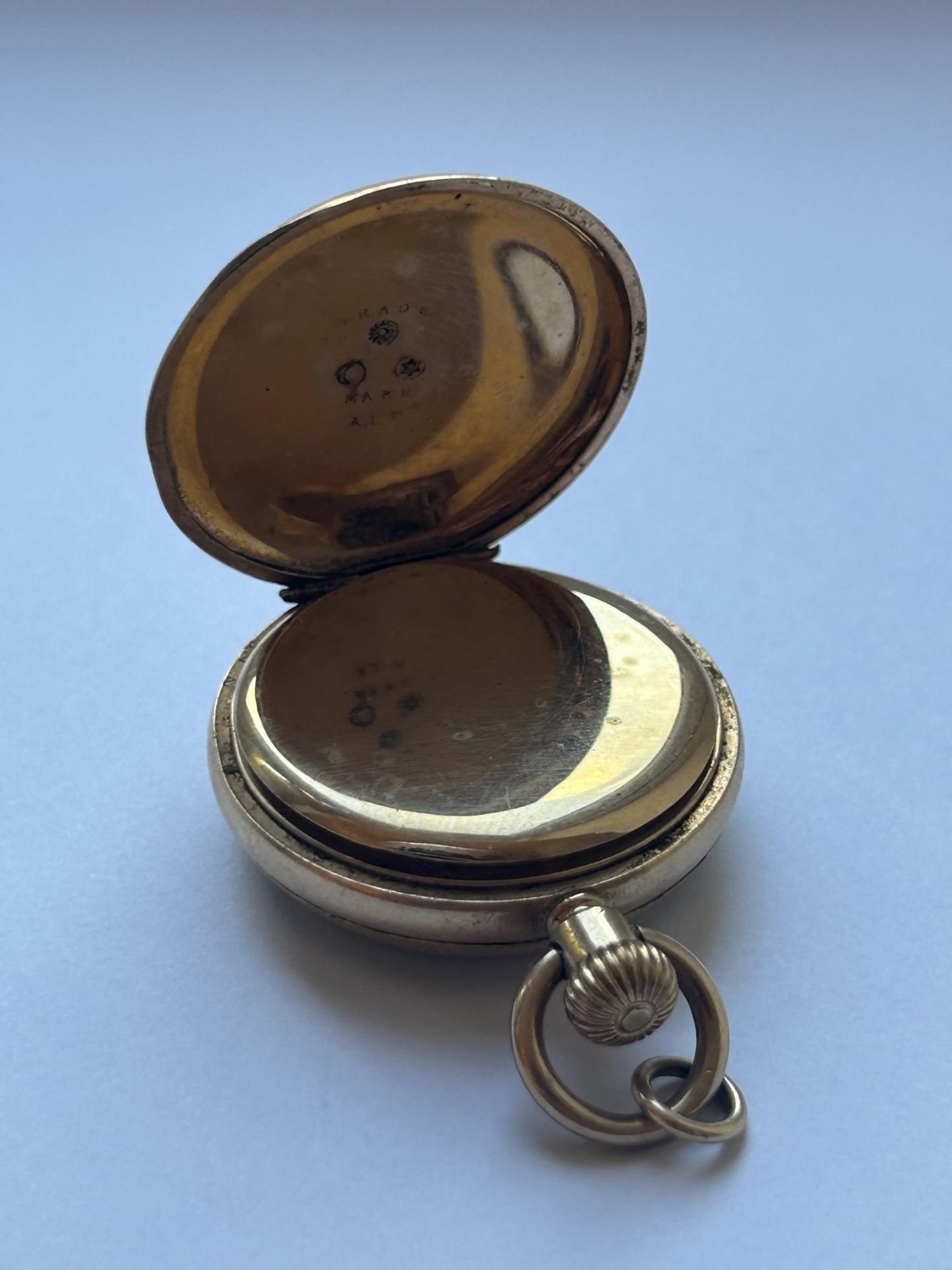 A 14CT GOLD LADIES OPEN FACED POCKET WATCH GROSS WEIGHT 40.20 GRAMS - Image 4 of 6