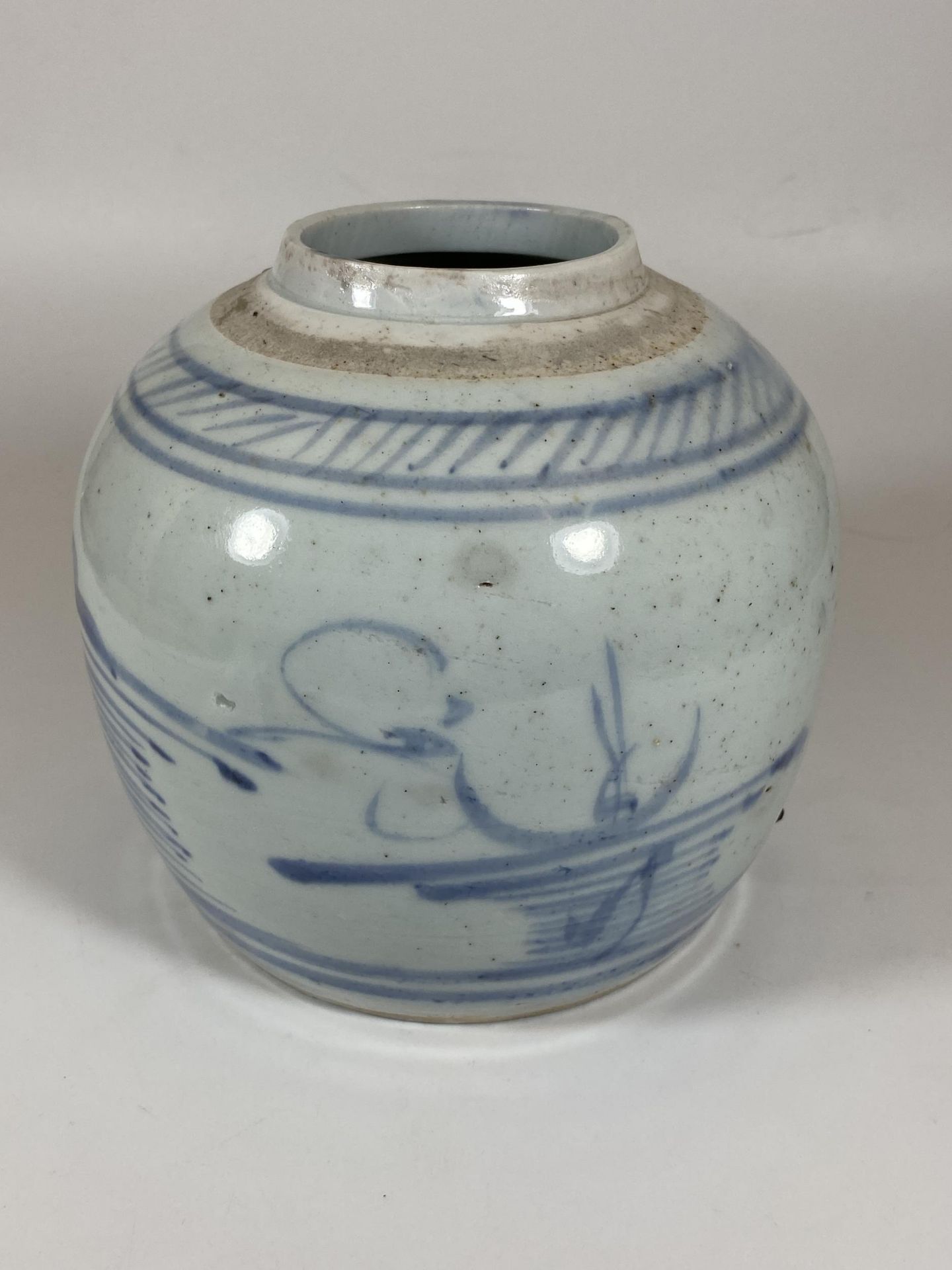 A 19TH CENTURY QING TEK SING STYLE CHINESE BLUE AND WHITE MARRIAGE / GINGER JAR, HEIGHT 16CM - Bild 3 aus 5