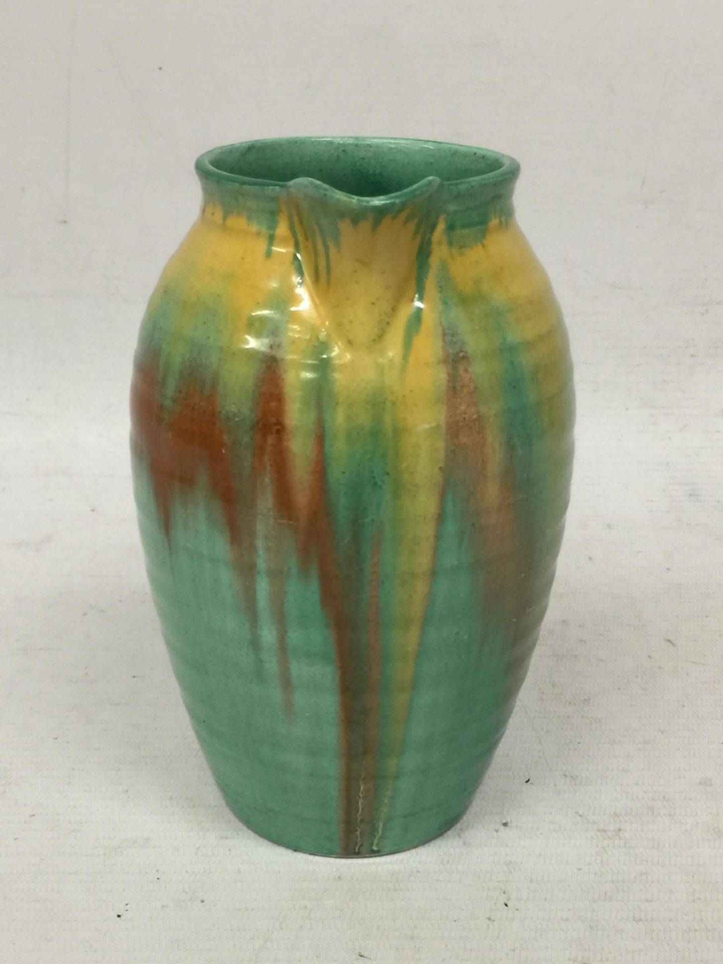 AN ART DECO STYLE SHELLEY POTTERY JUG - Image 2 of 4