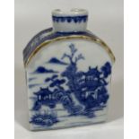 A 19TH CENTURY QING CHINESE BLUE AND WHITE TEA CADDY, HEIGHT 11CM