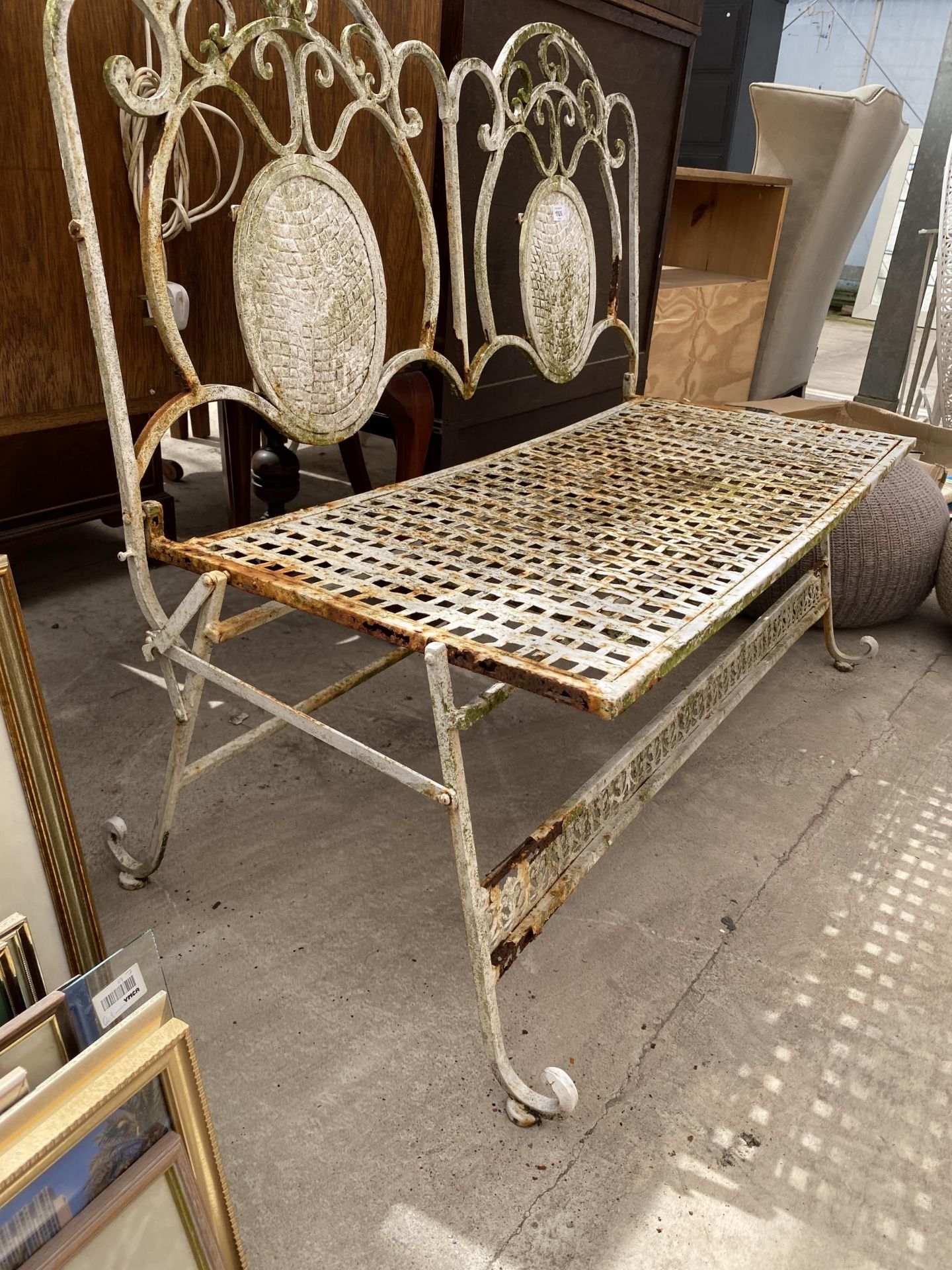 A VINTAGE METAL TWIN GARDEN SEAT - Image 2 of 2