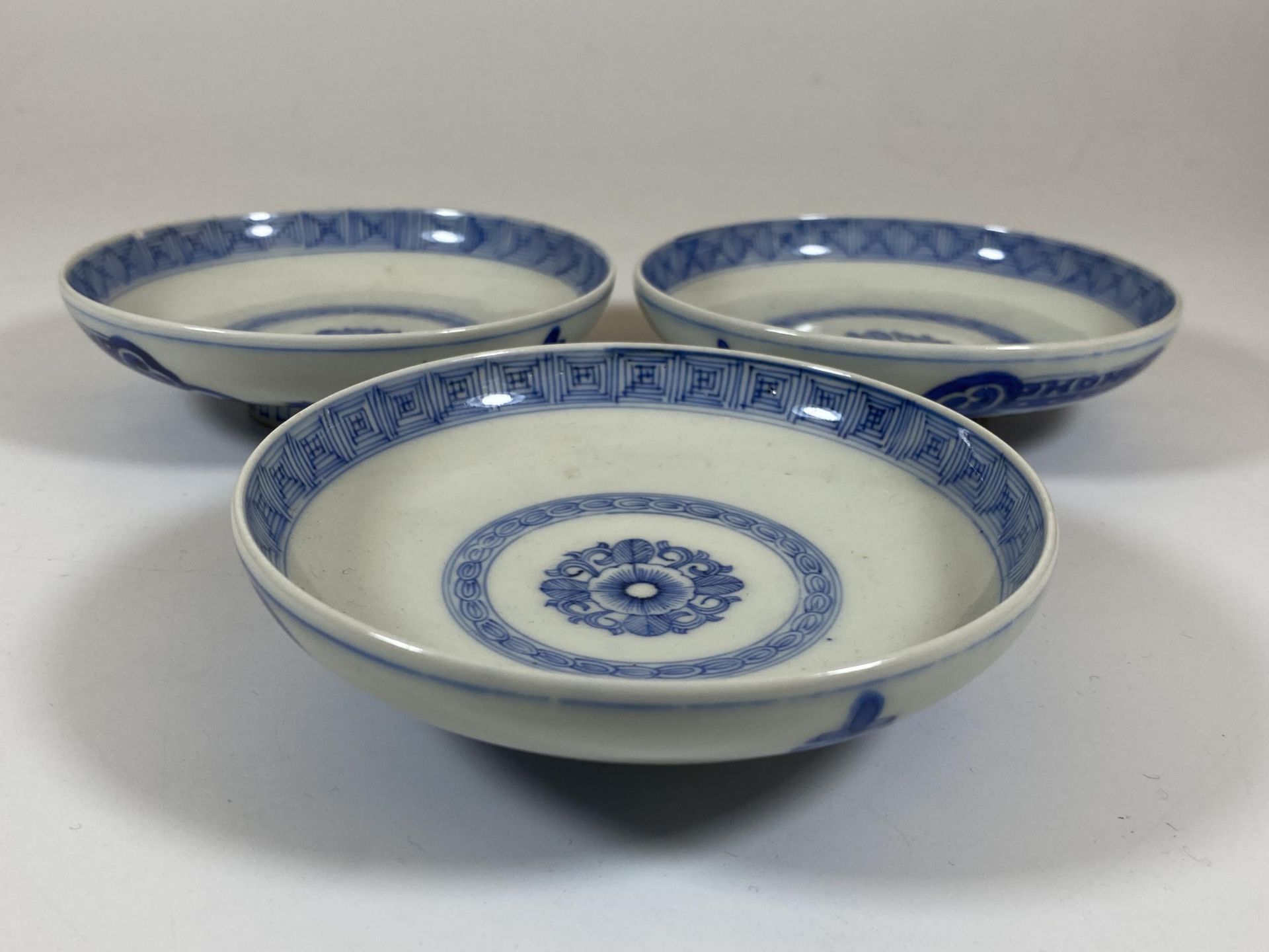 A SET OF THREE CHINESE BLUE AND WHITE PORCELAIN DISHES WITH ANIMAL AND CHARACTER DESIGNS, DIAMETER - Image 3 of 5
