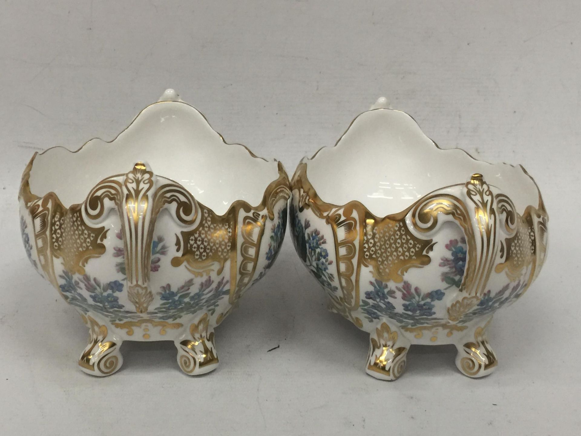 A PAIR OF SPODE 'SPODE TREASURES' LIMITED EDITION TWIN HANDLED BOWLS - Bild 2 aus 5